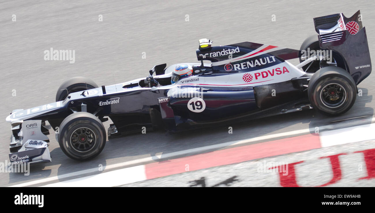 Valtteri Bottas, alla guida della Williams F1, ha partecipato al Gran Premio della Malesia 2012 durante le FP1 (prima sessione di prove). La sessione ha fornito informazioni chiave sulle prestazioni della vettura in condizioni di caldo e umidità, contribuendo alla preparazione del team per la gara. Foto Stock