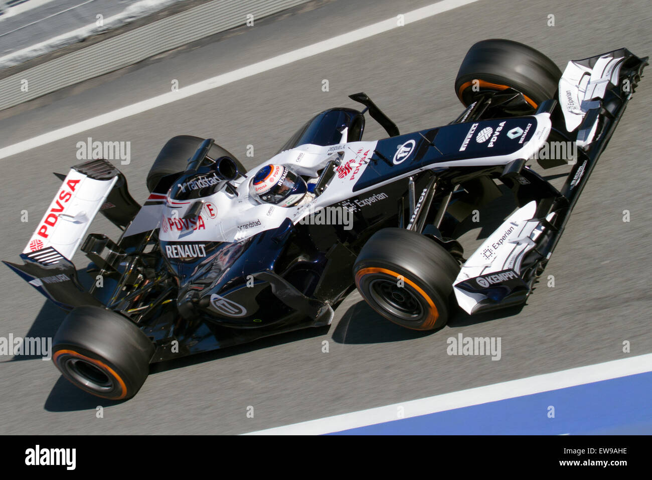 Questa immagine del test della Catalogna 2013 mostra Valtteri Bottas durante una sessione di prove per la stagione di Formula 1. Il test è stato cruciale per i preparativi della squadra in vista della stagione agonistica. Foto Stock