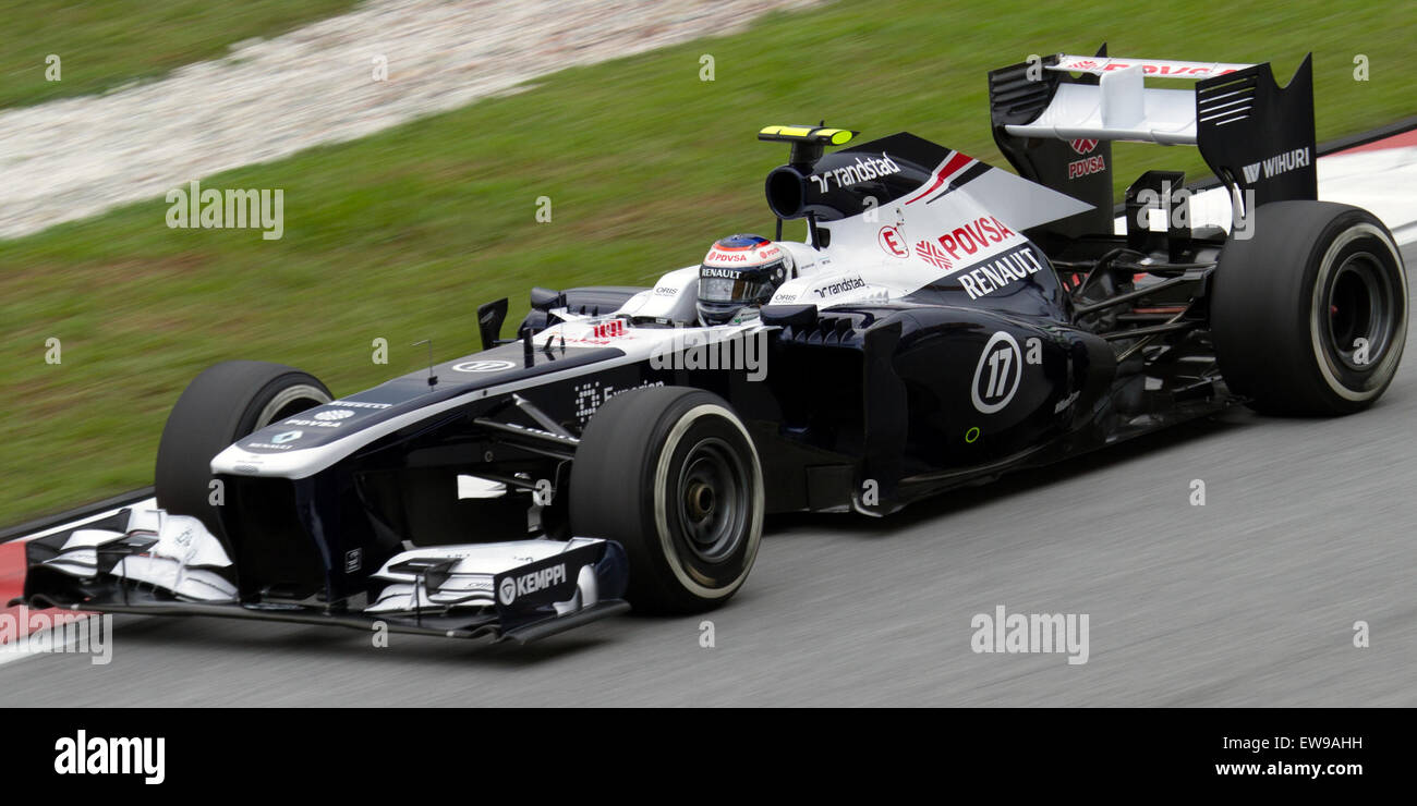 Valtteri Bottas, alla guida del team Mercedes F1, ha partecipato al Gran Premio di Malesia 2013 durante la seconda sessione di prove libere (FP2). La sua prestazione nelle FP2 è stata una parte essenziale della preparazione del team per il weekend di gara in Malesia. Foto Stock