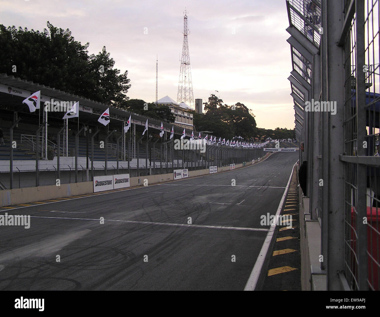 Autodromo Jose Carlos Pace rettilineo principale a metà Foto Stock