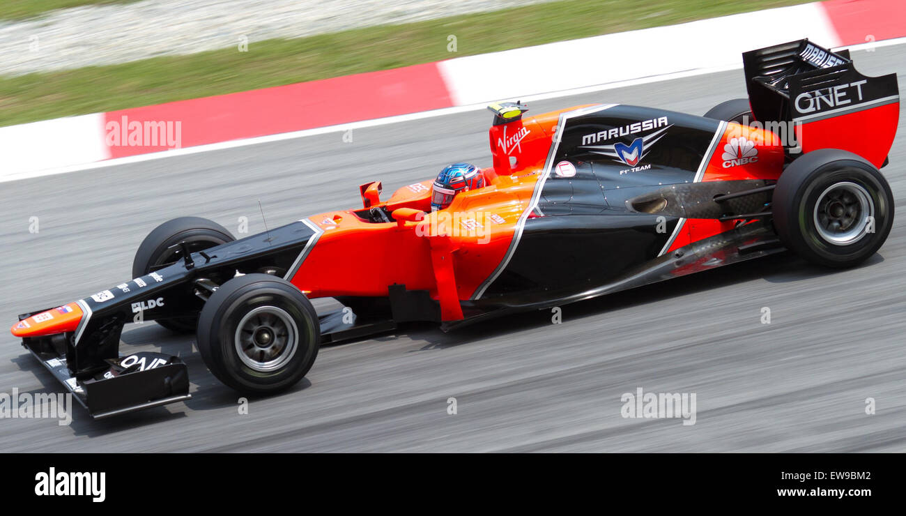 Charles Pic nella stagione 2012 di Formula 1, alla guida del team Marussia, gareggia al Gran Premio della Malesia nella sessione FP2 (venerdì prove 2). L'evento segna un momento importante nella stagione di F1, con le prestazioni di PIC che contribuiscono allo sviluppo del team. Foto Stock