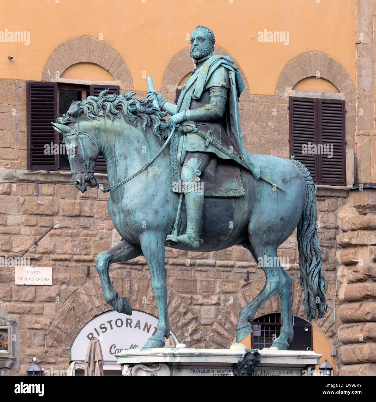 *Cosimo i* si riferisce al famoso Duca di Firenze, presente in una mostra o evento dal febbraio 2013. La mostra si è concentrata sull'eredità di Cosimo i e sul suo ruolo nel plasmare Firenze durante il Rinascimento, fornendo una visione completa del suo governo. Foto Stock