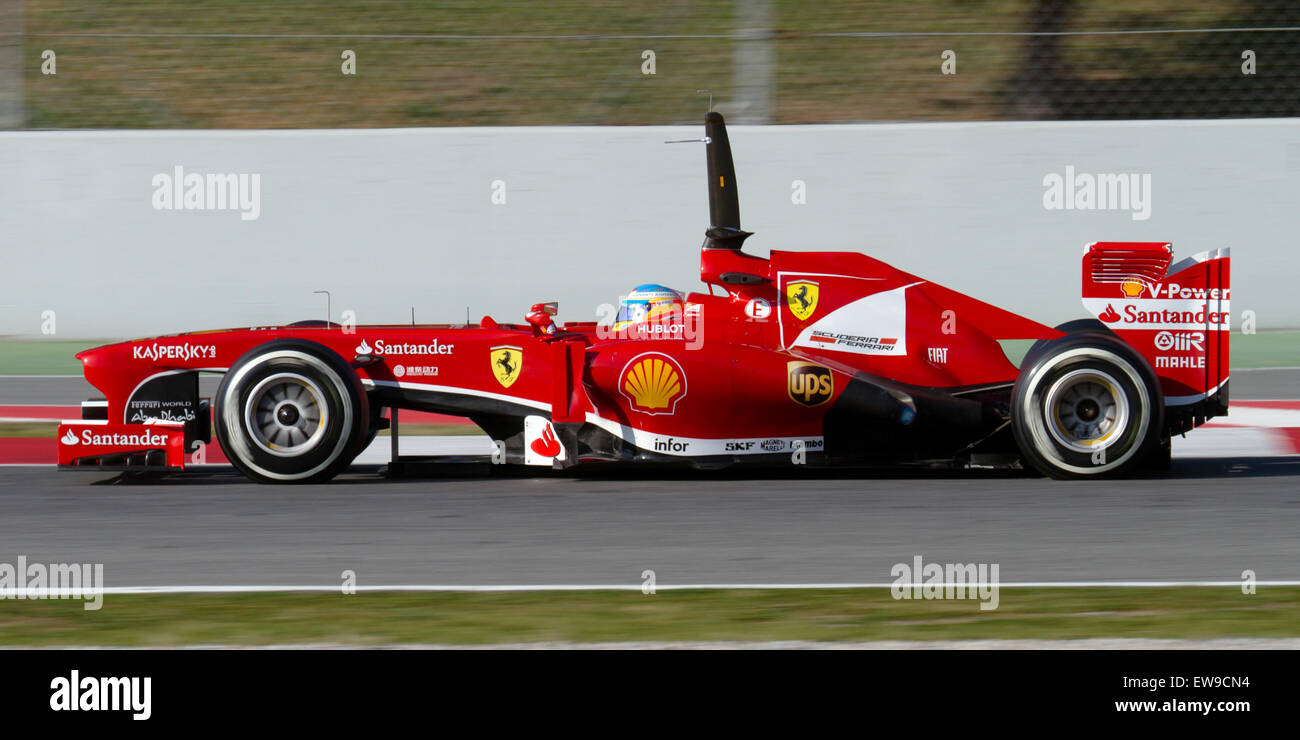 Fernando Alonso durante i test di Formula 1 Catalunya 2013 in Spagna, dimostrando le sue capacità di guida nel giorno 2 del test (19-22 febbraio). La sessione si è concentrata sulla configurazione della vettura e sulle prestazioni in condizioni di pista reali. Foto Stock