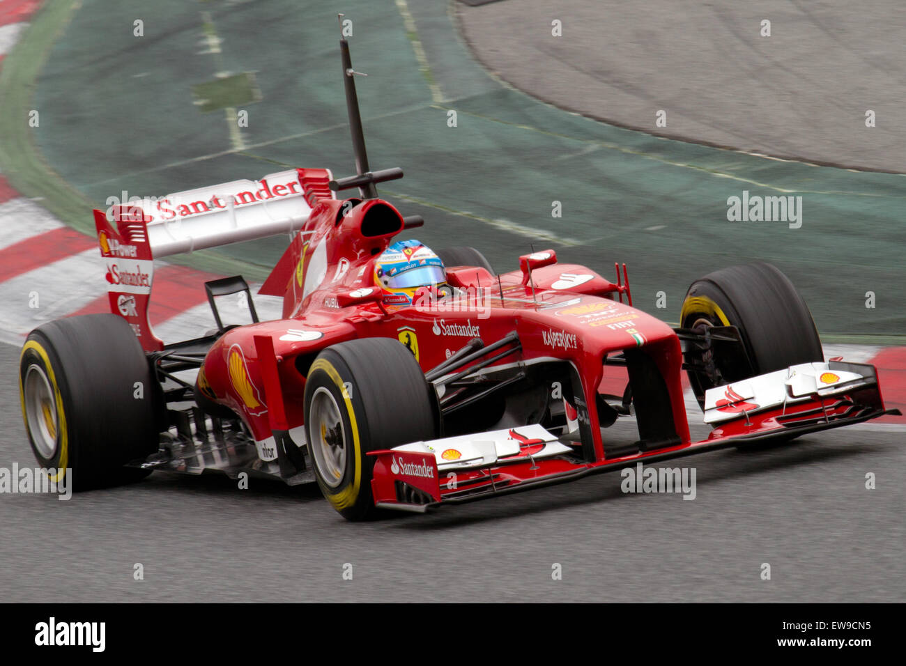 Il giorno 3 del test di Formula 1 2013 in Catalogna, Fernando Alonso, alla guida della Ferrari, ha condotto test vitali per la prossima stagione. La sessione di test si è concentrata sulla gestione degli pneumatici e sull'aerodinamica, cruciale per le prestazioni del team nel Campionato del mondo di F1 2013. Foto Stock