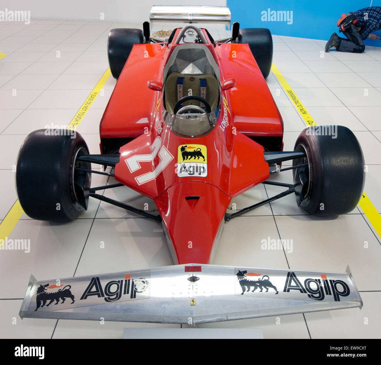 La Ferrari 126C, presente nel Museo Ferrari, è una vettura da corsa di Formula 1 prodotta negli anni '1980 Era noto per il suo caratteristico motore V6 turbocompresso e per i suoi contributi al successo della Ferrari nel Motorsport durante l'epoca. Foto Stock La Ferrari 126C, presente nel Museo Ferrari, è una vettura da corsa di Formula 1 prodotta negli anni '1980 Era noto per il suo caratteristico motore V6 turbocompresso e per i suoi contributi al successo della Ferrari nel Motorsport durante l'epoca. Foto Stock