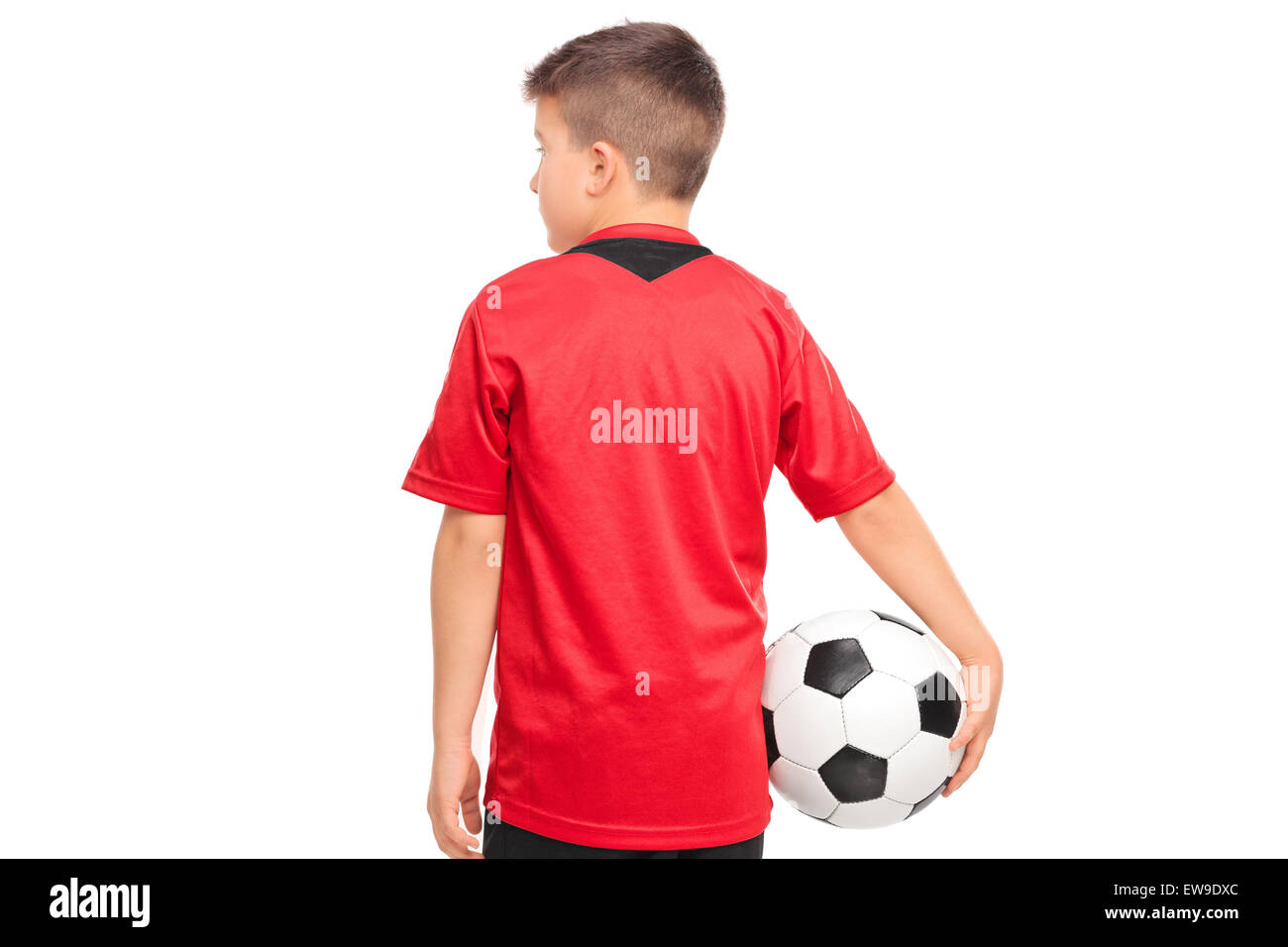 Junior Soccer player tenendo una palla isolati su sfondo bianco, vista posteriore Foto Stock