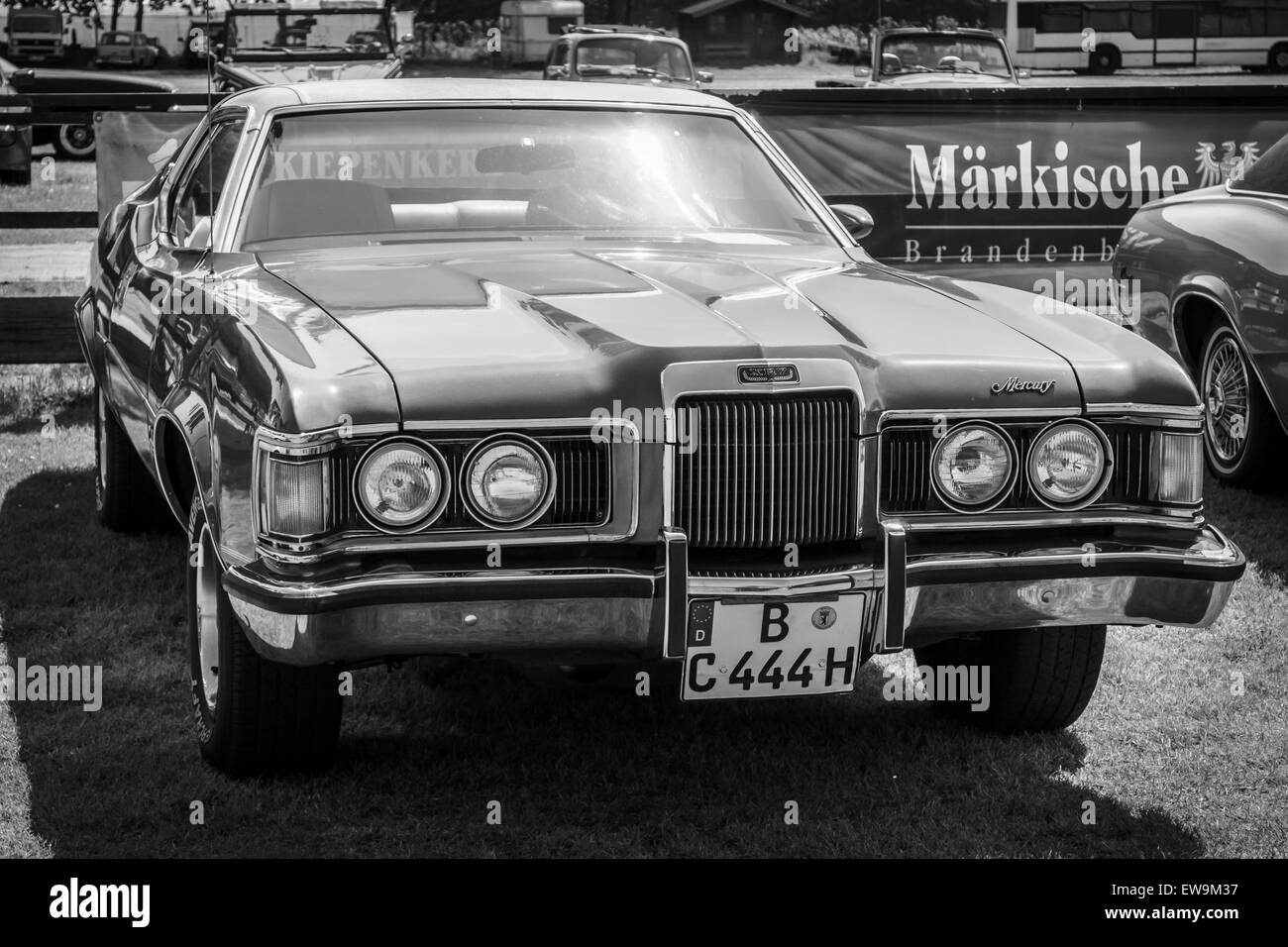 PAAREN IM GLIEN, Germania - 23 Maggio 2015: Personal auto di lusso Mercury Cougar XR-7. In bianco e nero. Oldtimer mostrano in MAFZ. Foto Stock