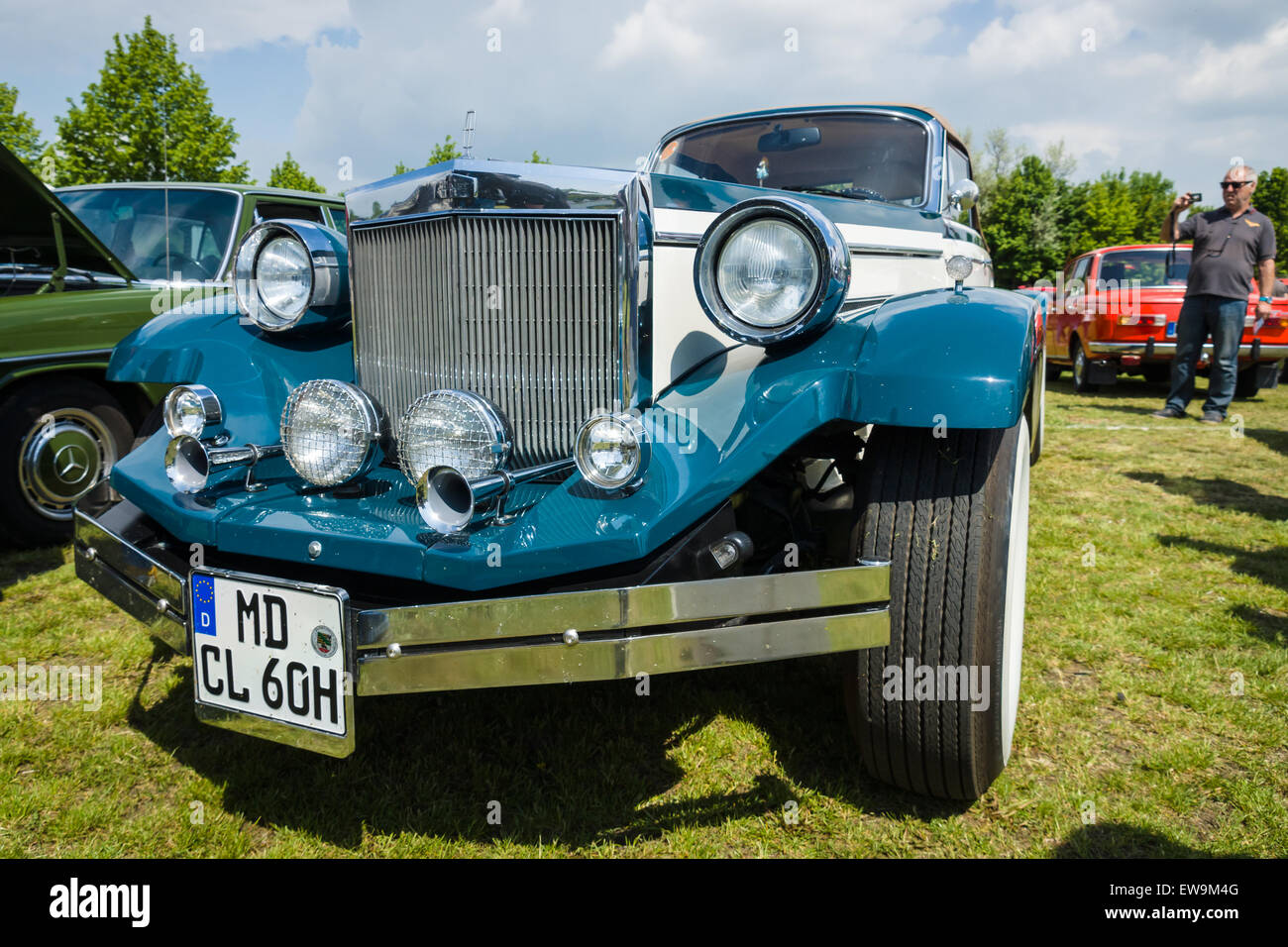 PAAREN IM GLIEN, Germania - 23 Maggio 2015: una vettura in stile retrò carrozzerie Clenet Serie II. Oldtimer mostrano in MAFZ. Foto Stock
