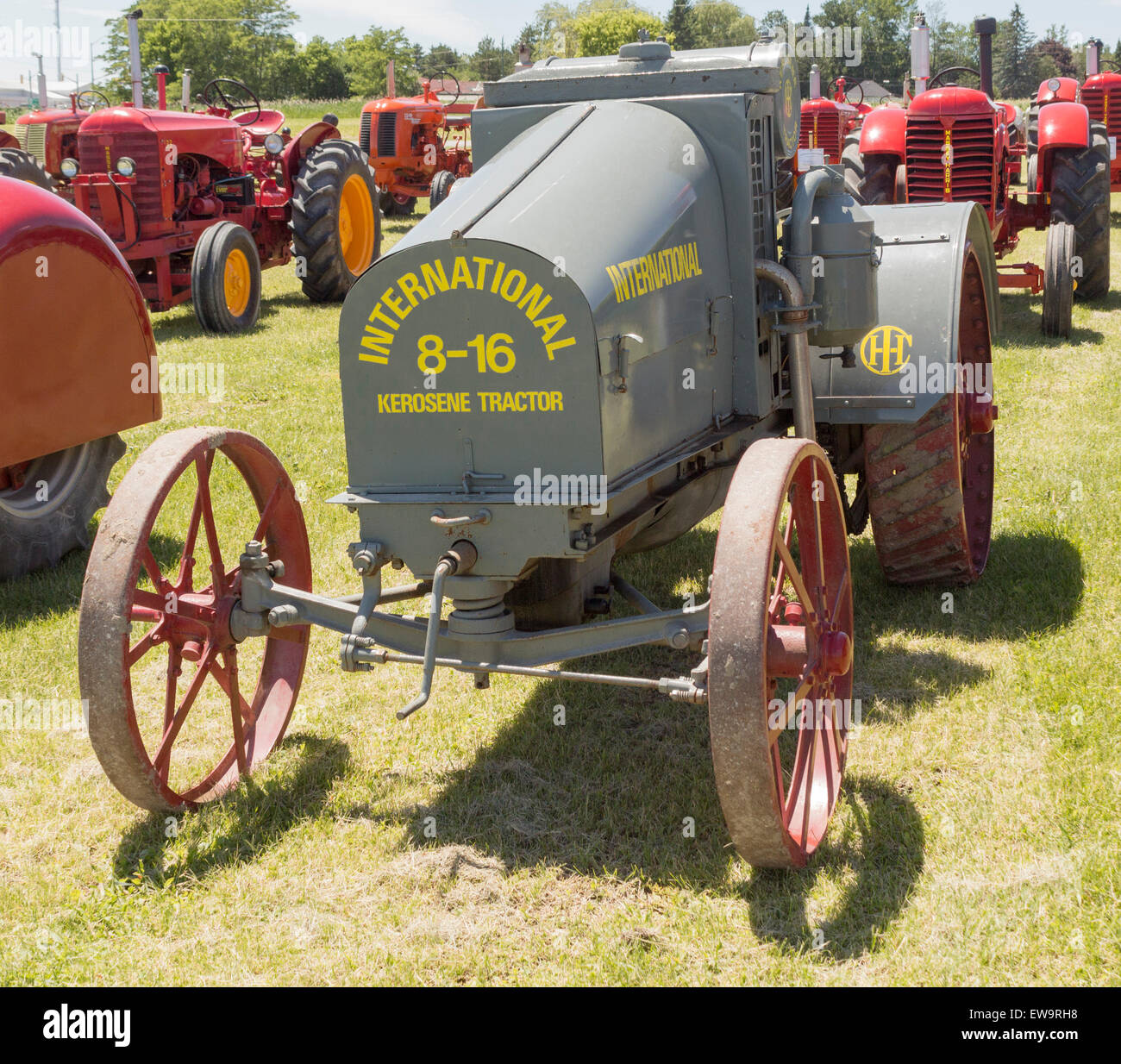 International Harvester 8 - 16 Kerosene trattore. 1917-1922, presso Antique Power Show in Lindsay, Ontario Foto Stock