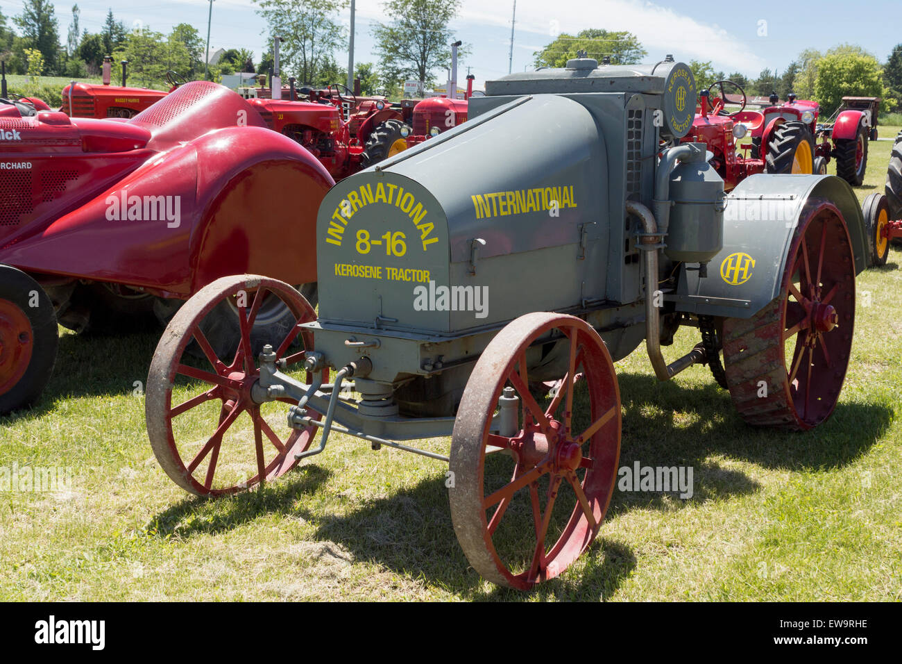 International Harvester 8 - 16 Kerosene trattore. 1917-1922, presso Antique Power Show in Lindsay, Ontario Foto Stock