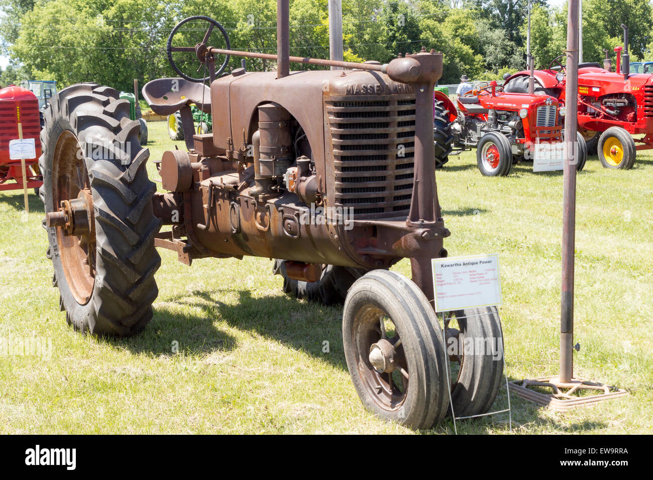 1937 Massey Harris trattore Challenger presso Antique Power Show in Lindsay, Ontario Foto Stock