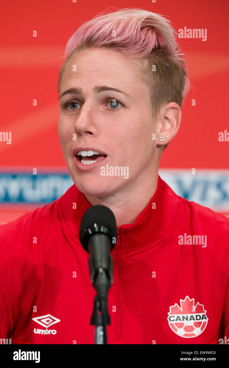 Vancouver, Canada. Xx Giugno, 2015. Sophie SCHMIDT del Canada in una conferenza stampa prima di un giro di 16 match tra il Canada e la Svizzera alla FIFA Coppa del Mondo Donne Canada 2015 in BC Place Stadium il 21 giugno 2015 a Vancouver in Canada. Sydney bassa/Cal Sport Media. Credito: csm/Alamy Live News Foto Stock