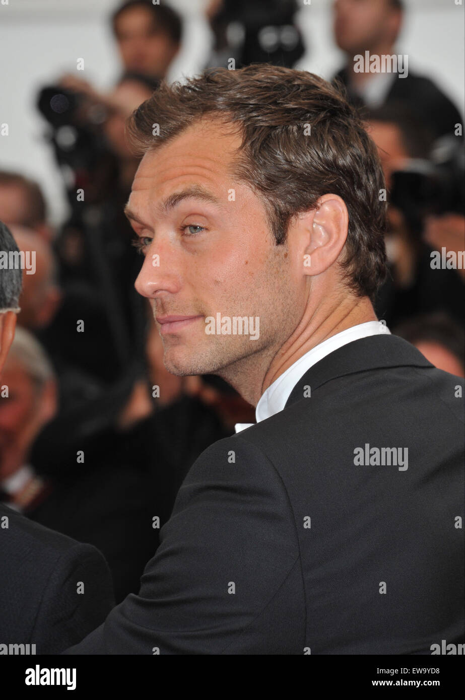 CANNES, Francia - 11 Maggio 2011: Jude Law al gala premiere per 'Midnight a Parigi" il film di apertura al sessantaquattresimo Festival de Cannes. Foto Stock