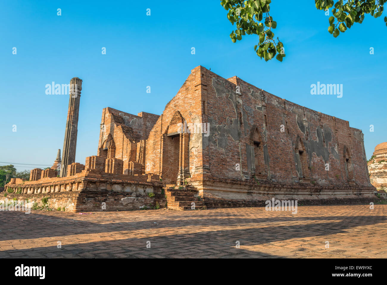 Wat Kudi Dao vecchio tempio. Asia architettura religiosa. Antica pagoda a Ayutthaya, Thailandia Foto Stock