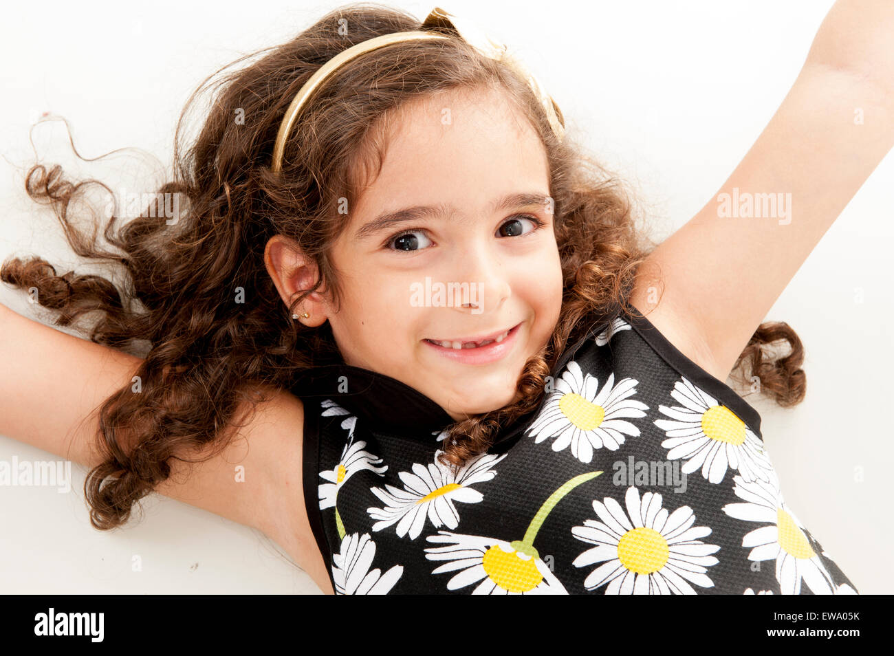 Giovani bambini carino smilling utilizzando vestire Foto Stock