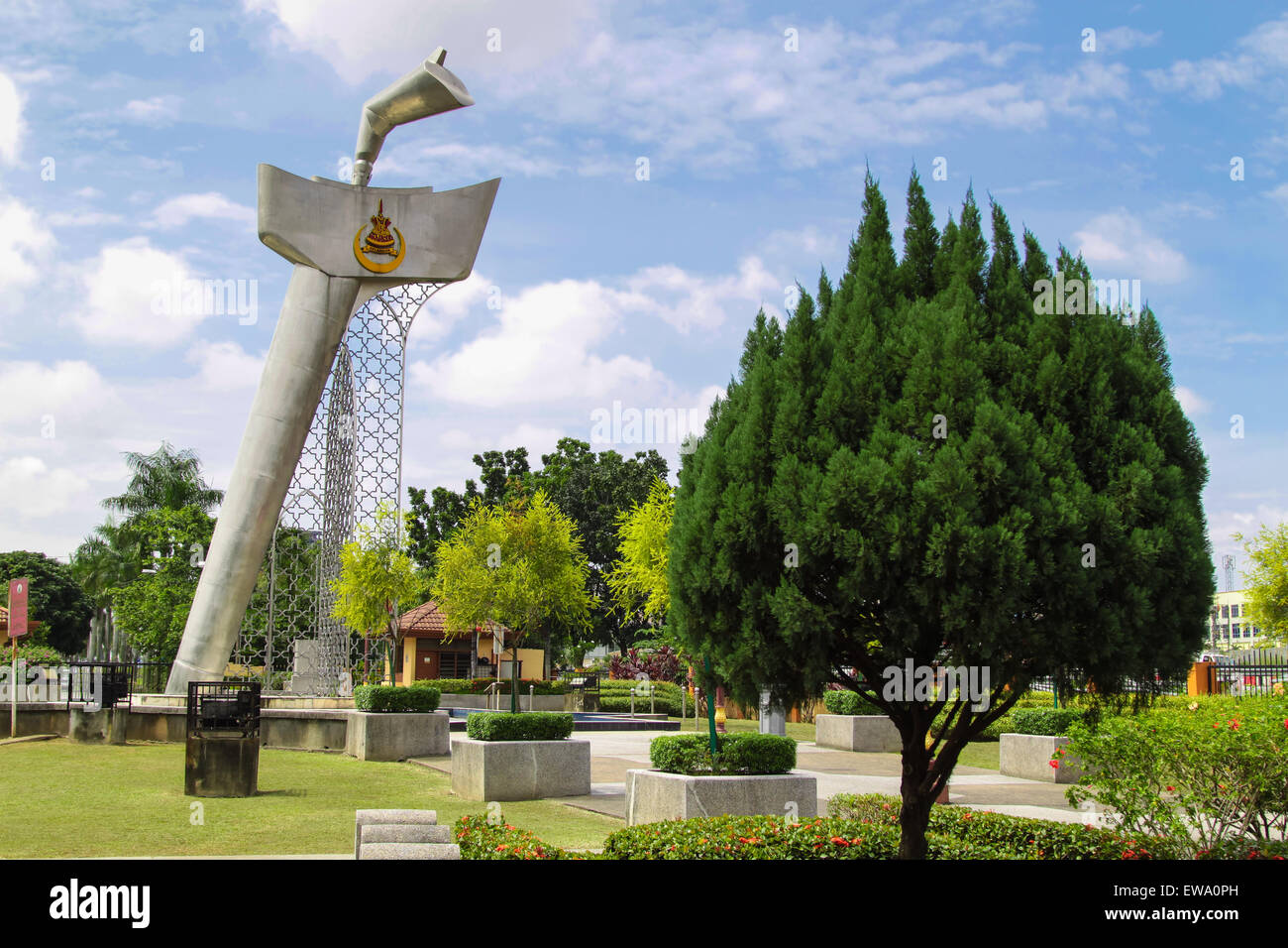 Kris monumento situato a Klang, Malaysia, per commemorare il Giubileo d'argento del regno di ritardo del Sultano Selangor. Foto Stock