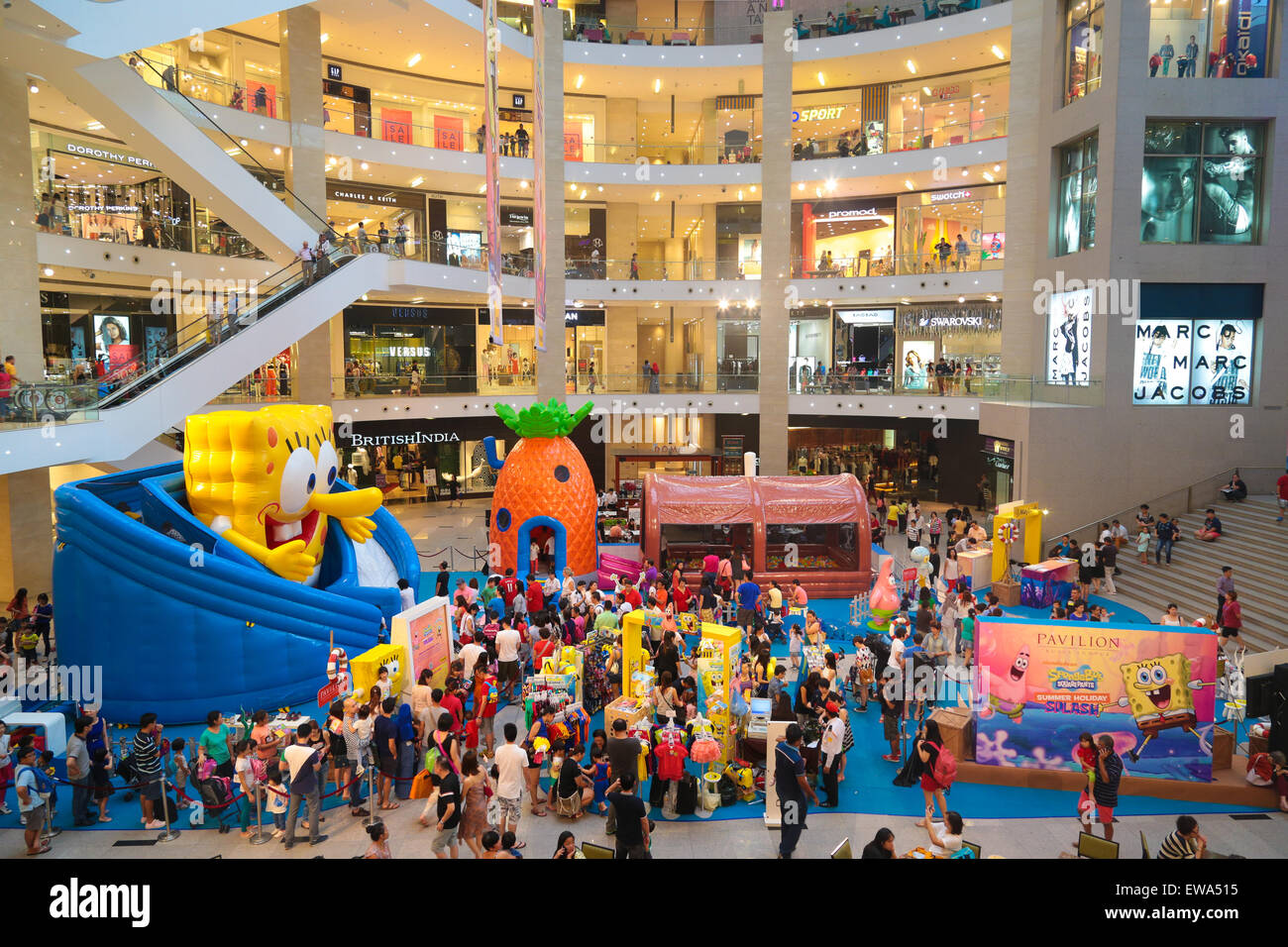 Spongebob attività promozionale massa al Pavillion Shopping Mall, a Kuala Lumpur in Malesia nel giugno 2015. Foto Stock