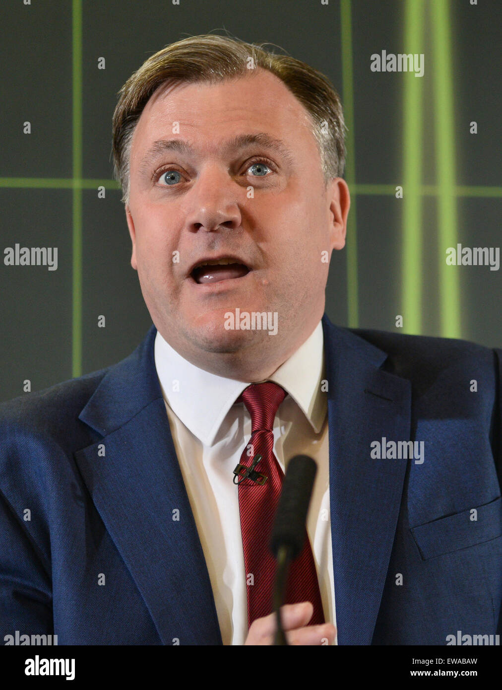 Ombra del lavoro Il Cancelliere ed Balls e Shadow Segretaria di salute Andy Burnham avviare lavoro "NHS settimana" con: Ed BALLS Dove: Londra, Regno Unito quando: 20 Apr 2015 Foto Stock