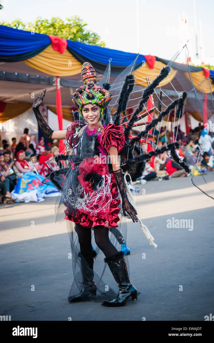 Bambini al Carnevale di moda di Jember Indonesia Foto Stock