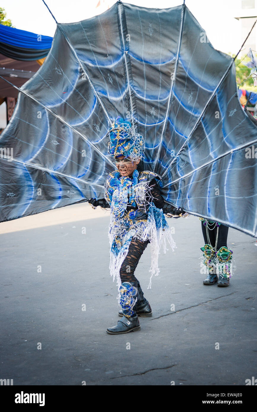 Bambini al Carnevale di moda di Jember Indonesia Foto Stock