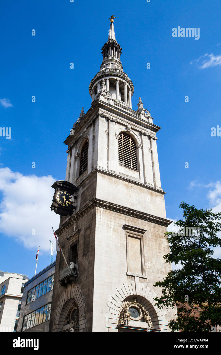Una vista della Torre di Santa Maria-le-Bow chiesa della città di Londra. La tradizione dice che chiunque sia nato nei paraggi di Foto Stock