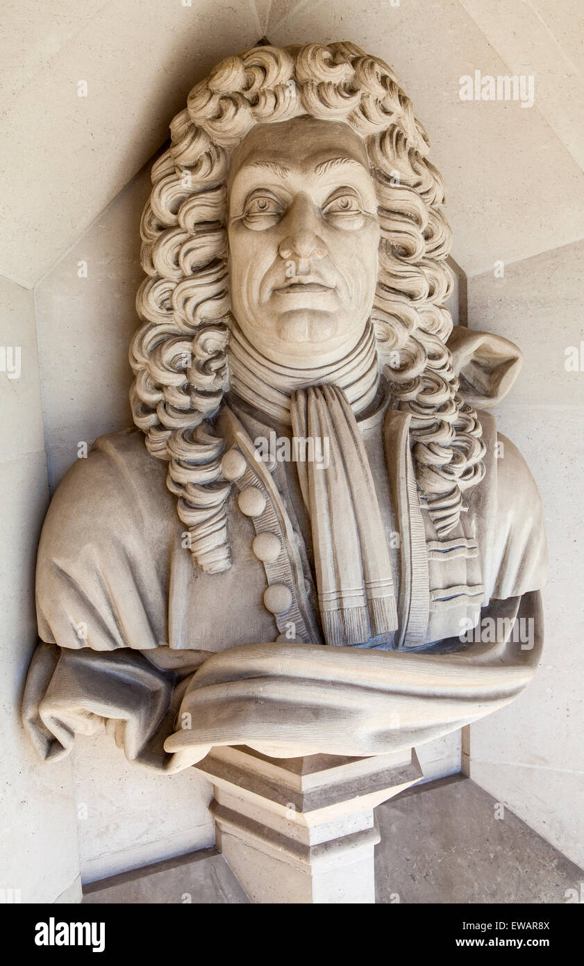 Una scultura del famoso architetto Sir Christopher Wren situato fuori Guildhall Art Gallery di Londra. Foto Stock