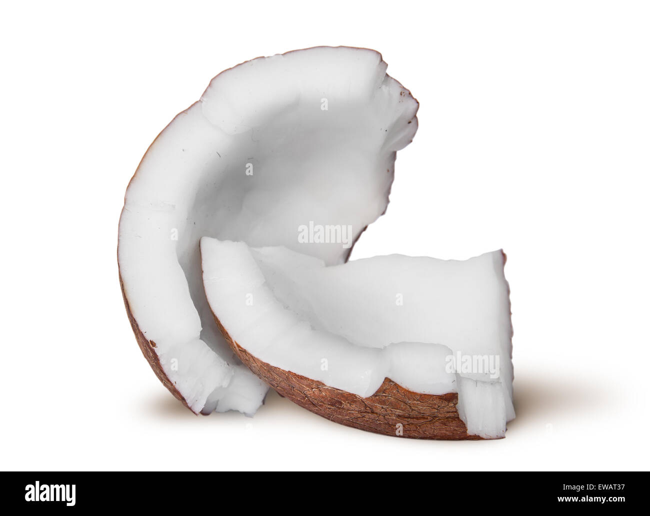 Due pezzi di polpa di noce di cocco ruotato isolati su sfondo bianco Foto Stock