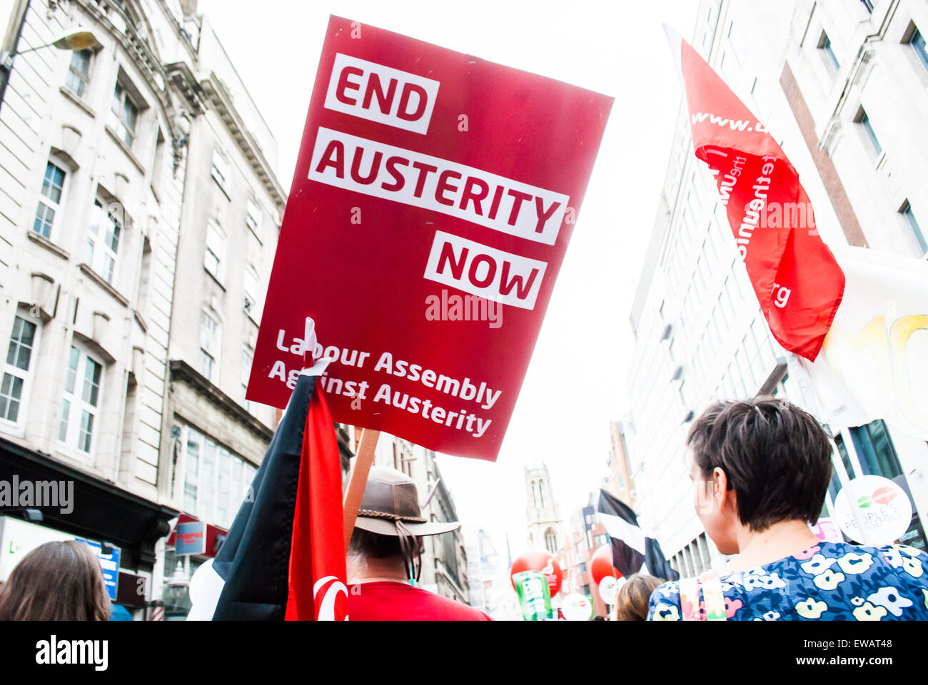 Un segno di protesta al Anti austerità marzo a Londra Regno Unito 2015 Foto Stock