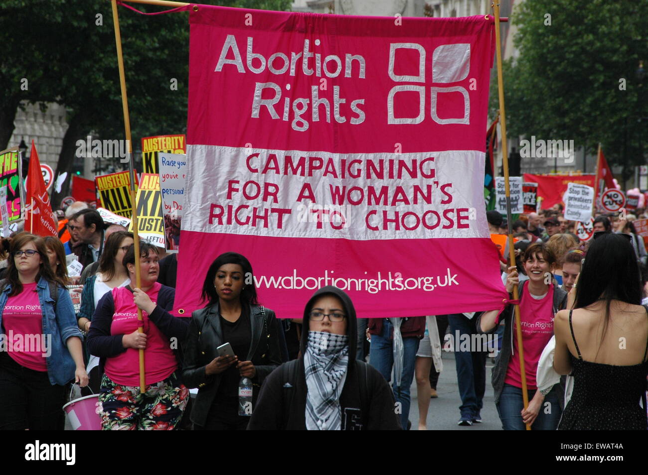 Aborto diritti campagna banner su "End austerità ora la dimostrazione di Londra il 20 giugno 2015 Foto Stock