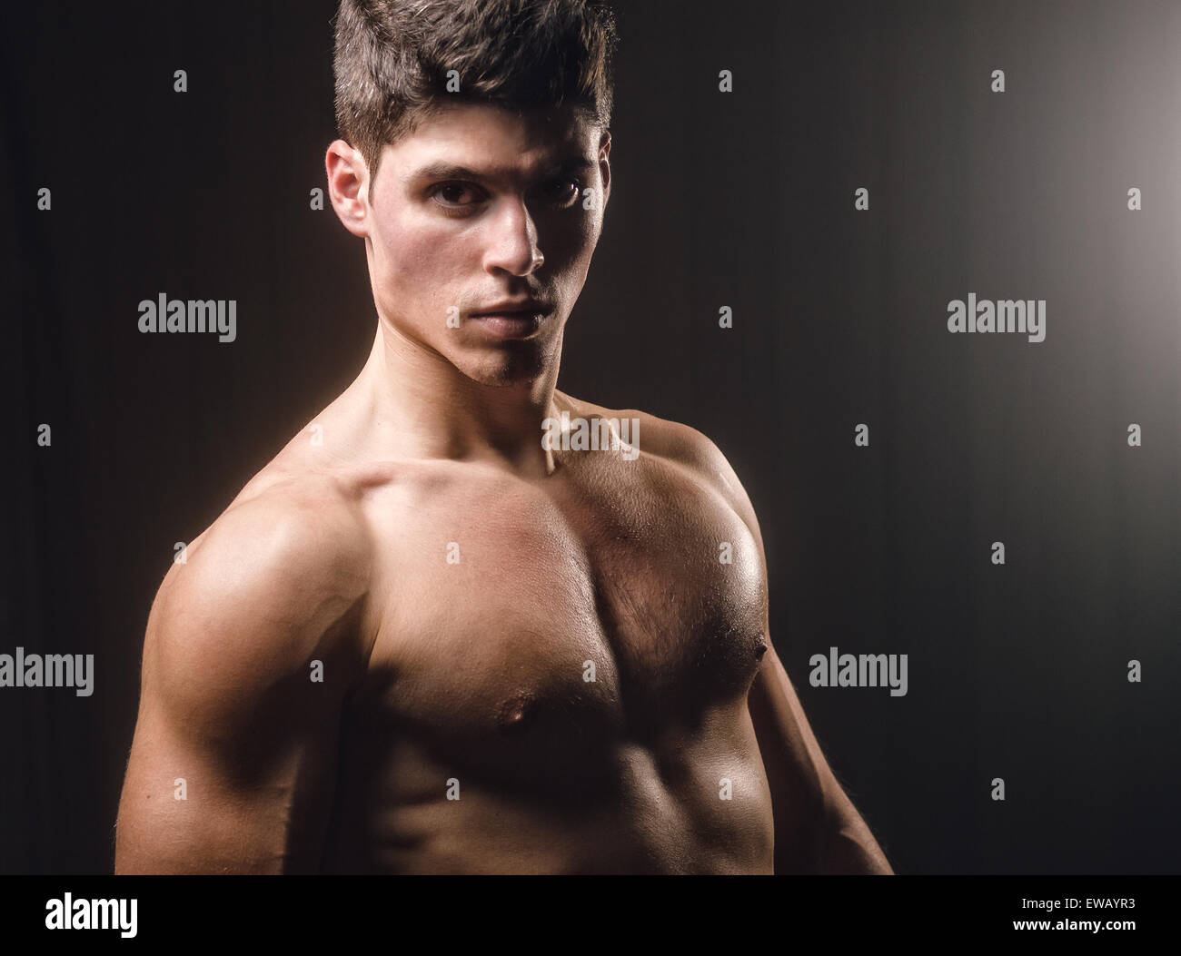 Uomo muscoloso ritratto in uno studio shot Foto Stock