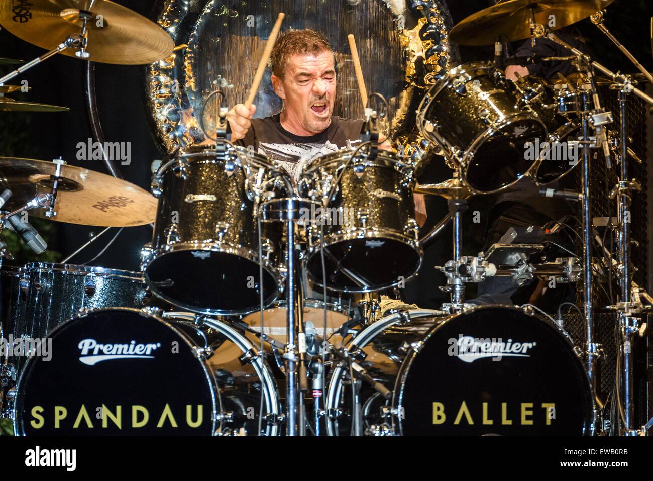 Barcellona, in Catalogna, Spagna. Il 21 giugno, 2015. JOHN KEEBLE, batterista di new wave band Spandau Ballet, suona dal vivo sul palco del 'Pedralbes Music Festival' a Barcellona durante la 'Soul ragazzi di tutto il mondo occidentale vivono' tour © Matthias Oesterle/ZUMA filo/ZUMAPRESS.com/Alamy Live News Foto Stock