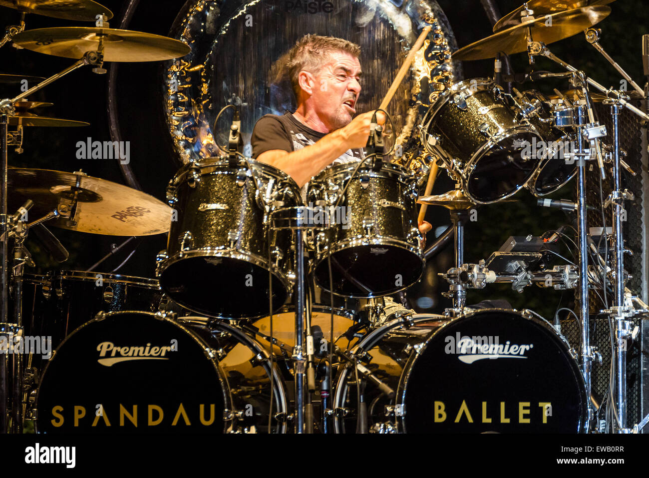 Barcellona, in Catalogna, Spagna. Il 21 giugno, 2015. JOHN KEEBLE, batterista di new wave band Spandau Ballet, suona dal vivo sul palco del 'Pedralbes Music Festival' a Barcellona durante la 'Soul ragazzi di tutto il mondo occidentale vivono' tour © Matthias Oesterle/ZUMA filo/ZUMAPRESS.com/Alamy Live News Foto Stock
