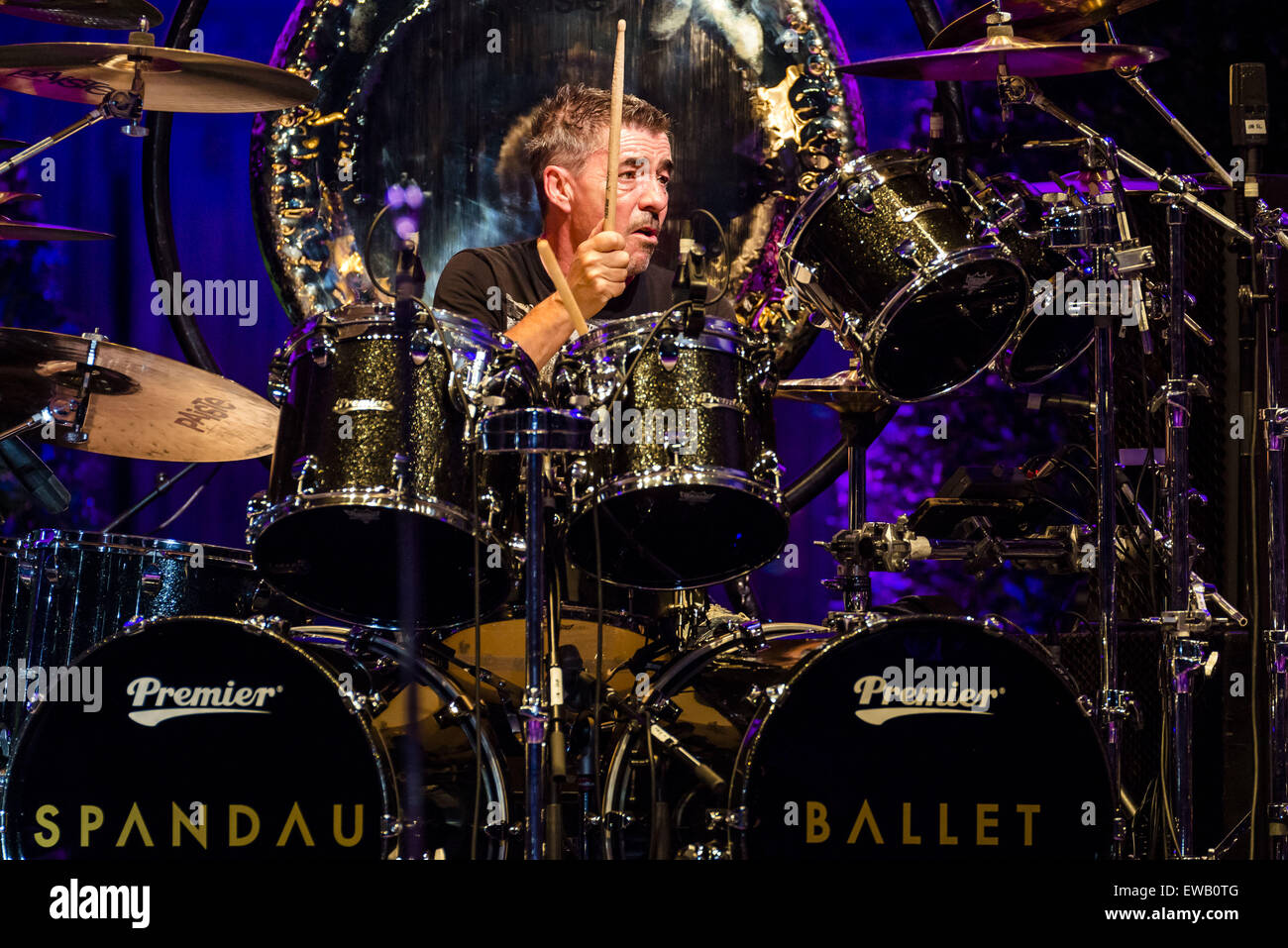 Barcellona, in Catalogna, Spagna. Il 21 giugno, 2015. JOHN KEEBLE, batterista di new wave band Spandau Ballet, suona dal vivo sul palco del 'Pedralbes Music Festival' a Barcellona durante la 'Soul ragazzi di tutto il mondo occidentale vivono' tour © Matthias Oesterle/ZUMA filo/ZUMAPRESS.com/Alamy Live News Foto Stock
