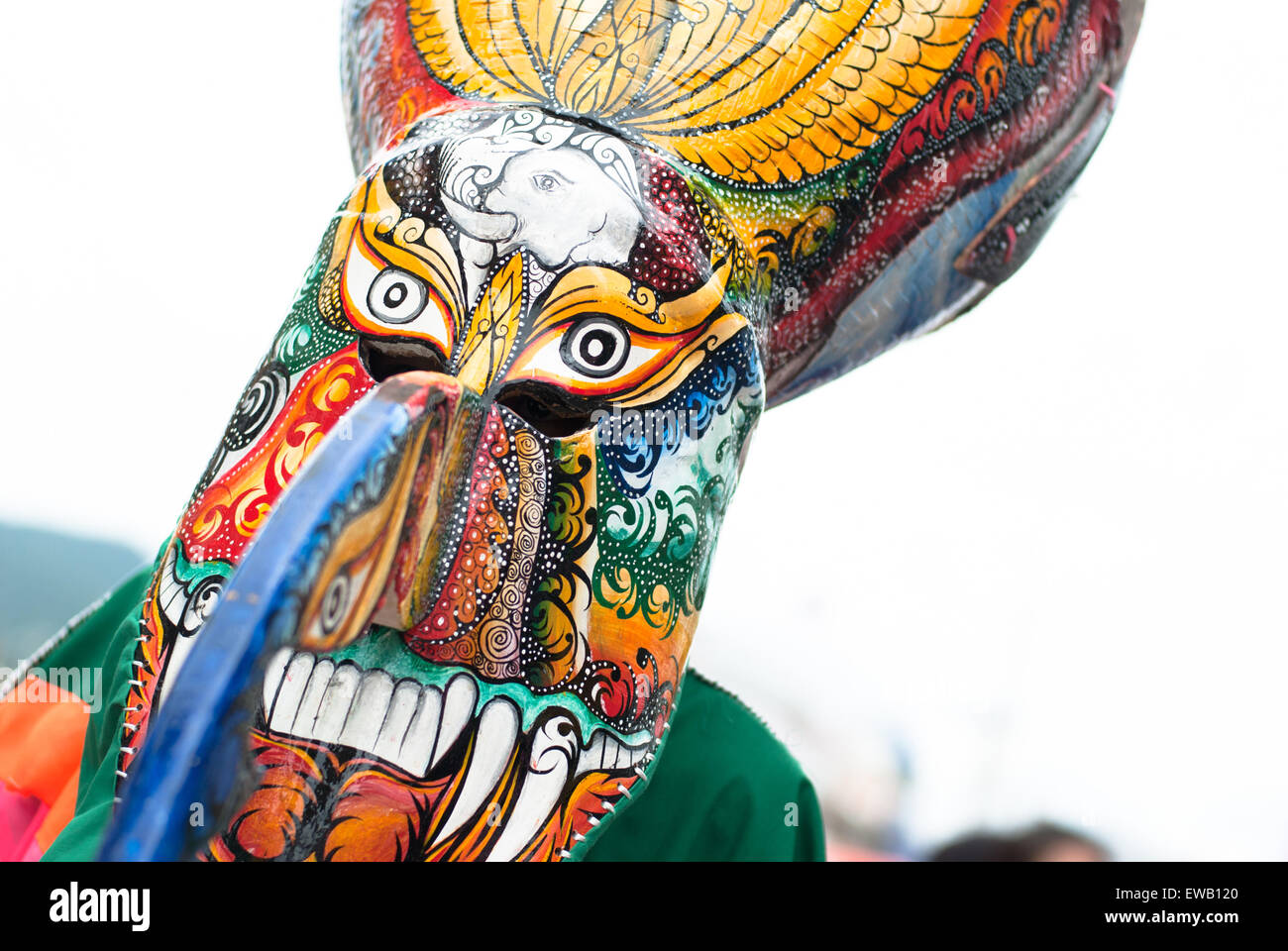 PHI TA KHON Festival (Festival fantasma) nel mese di giugno in provincia Loei giovani abito in spirito e indossare una maschera, cantare e ballare Foto Stock
