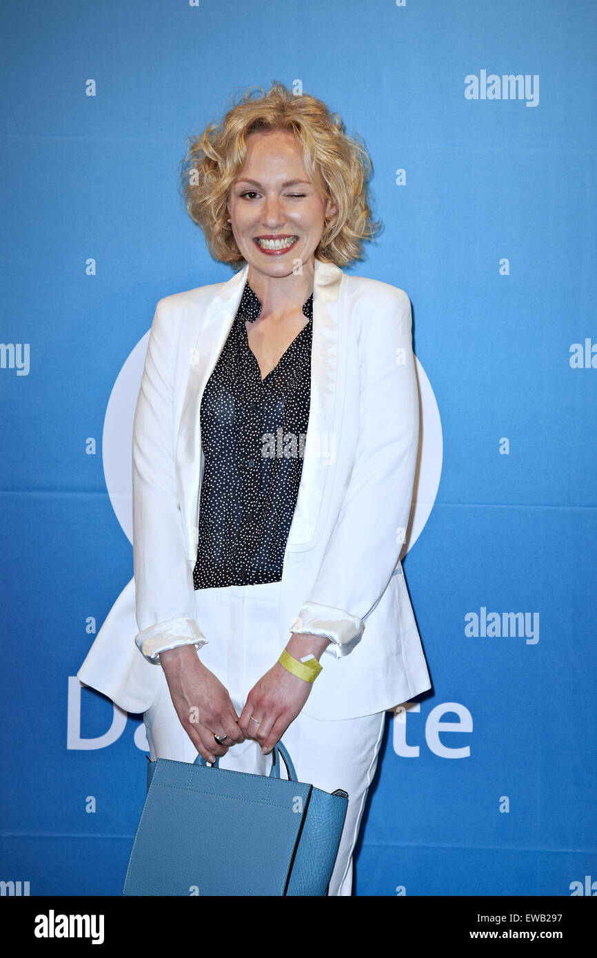 Primo binge guarda caso per il tedesco della serie TV Verbotene Liebe a Cinenova. Dotato di: Stefanie Rösner dove: Colonia, Germania Quando: 20 Apr 2015 Foto Stock