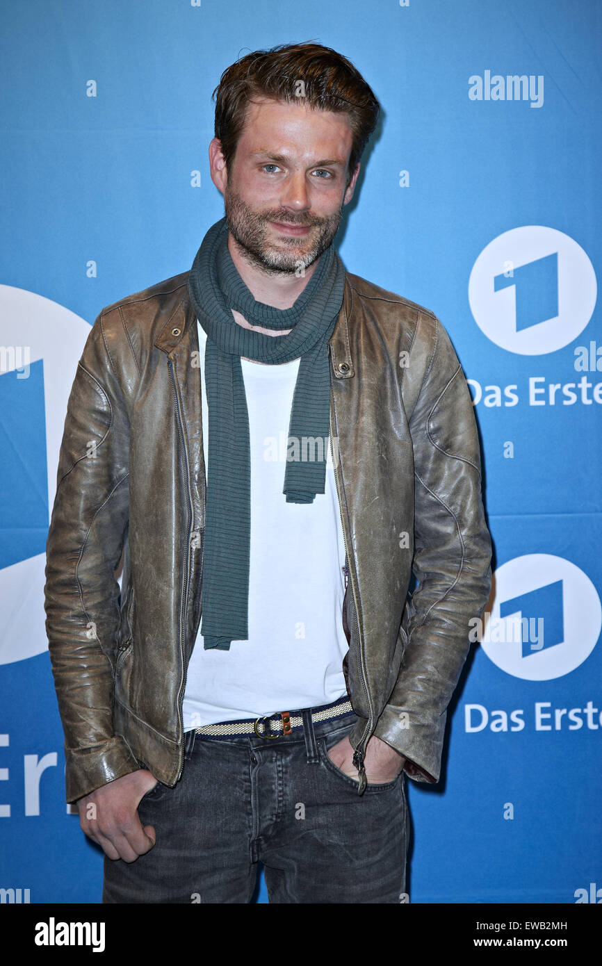 Primo binge guarda caso per il tedesco della serie TV Verbotene Liebe a Cinenova. Dotato di: Sebastian Schlemmer dove: Colonia, Germania Quando: 20 Apr 2015 Foto Stock