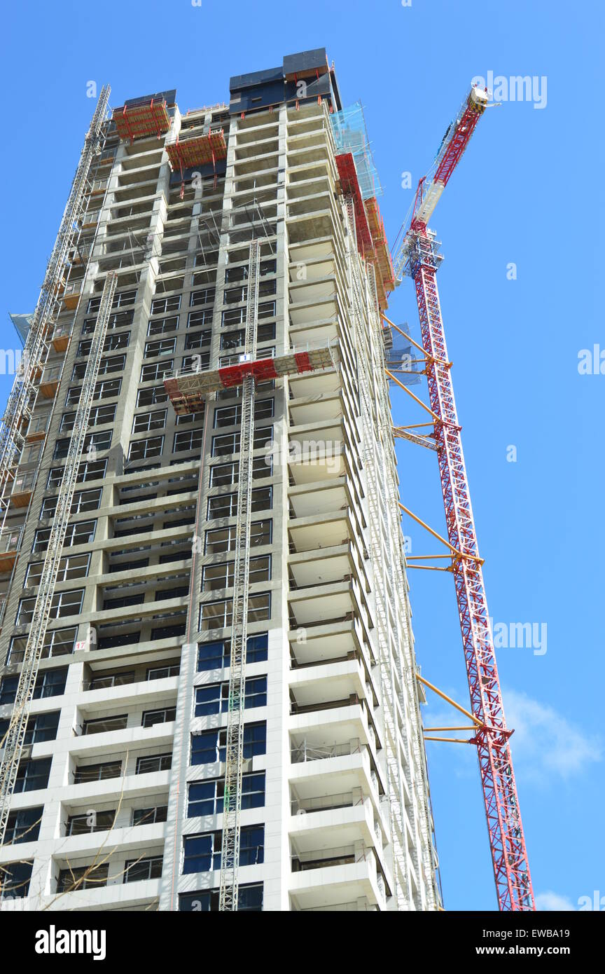 Costruzione di un lusso moderno ed alto edificio. Fotografato a Tel Aviv, Israele Foto Stock