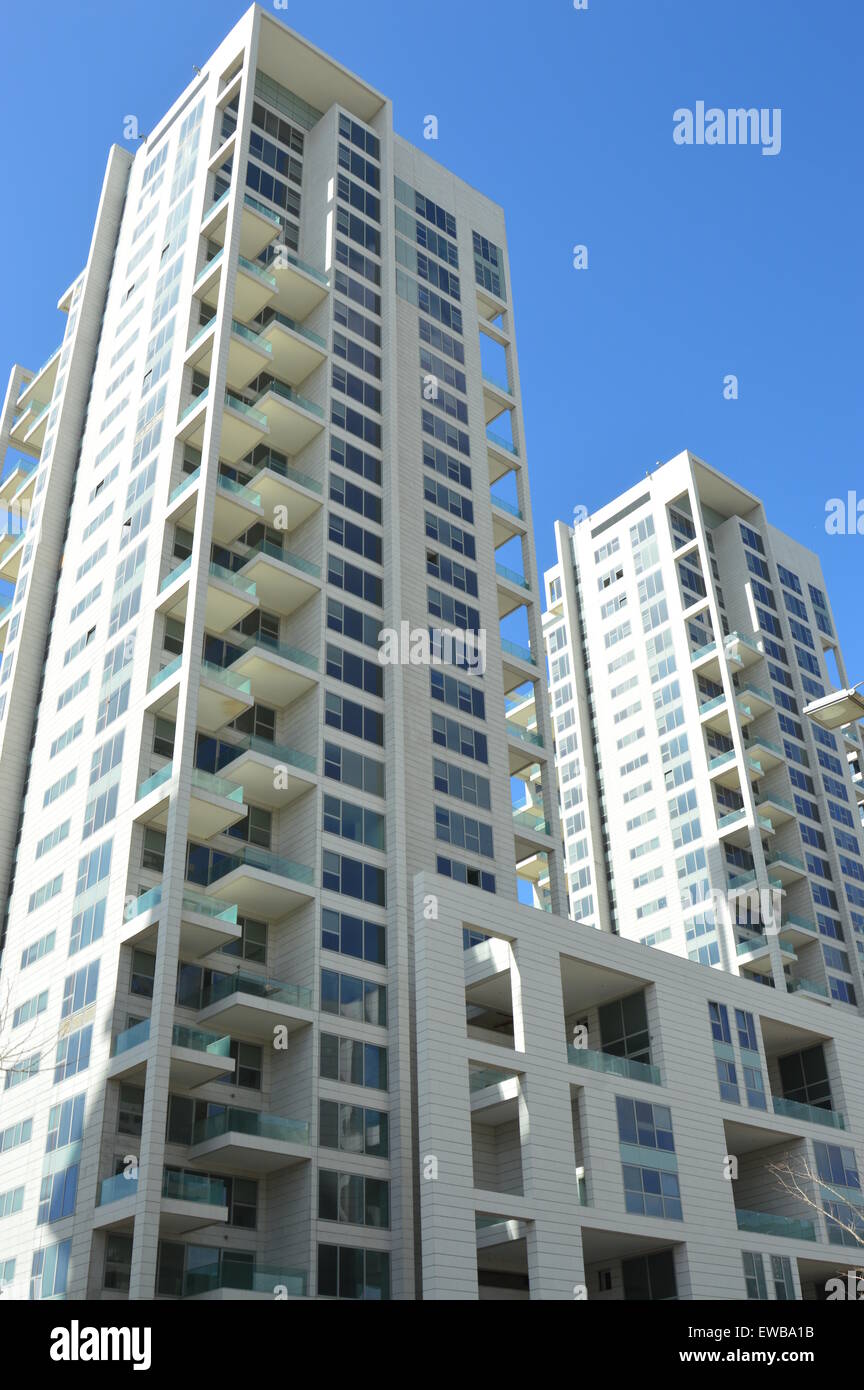 Costruzione di un lusso moderno ed alto edificio. Fotografato a Tel Aviv, Israele Foto Stock