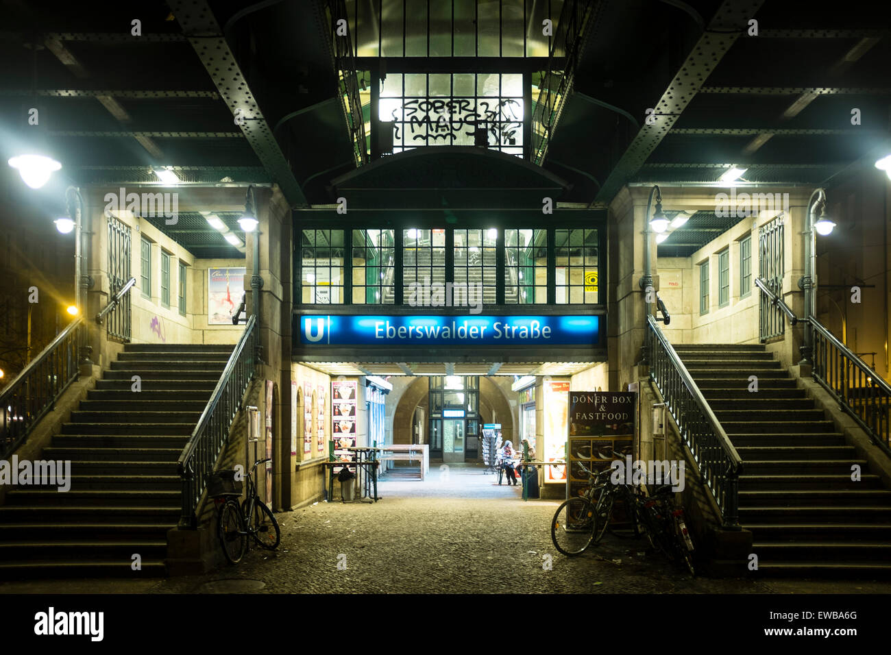 Stazione metropolitana metropolitana di Eberswalder Strasse, Berlino, Germania Foto Stock