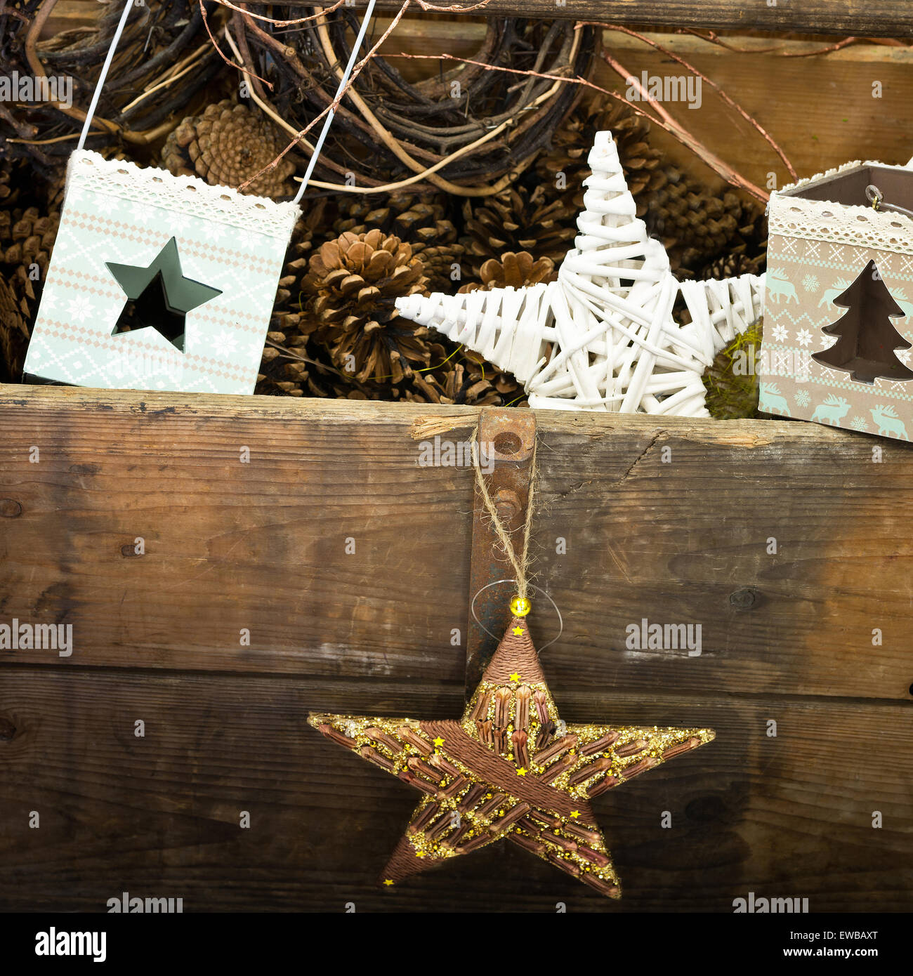 La vita ancora con il vecchio decorazione di Natale e stelle Foto Stock