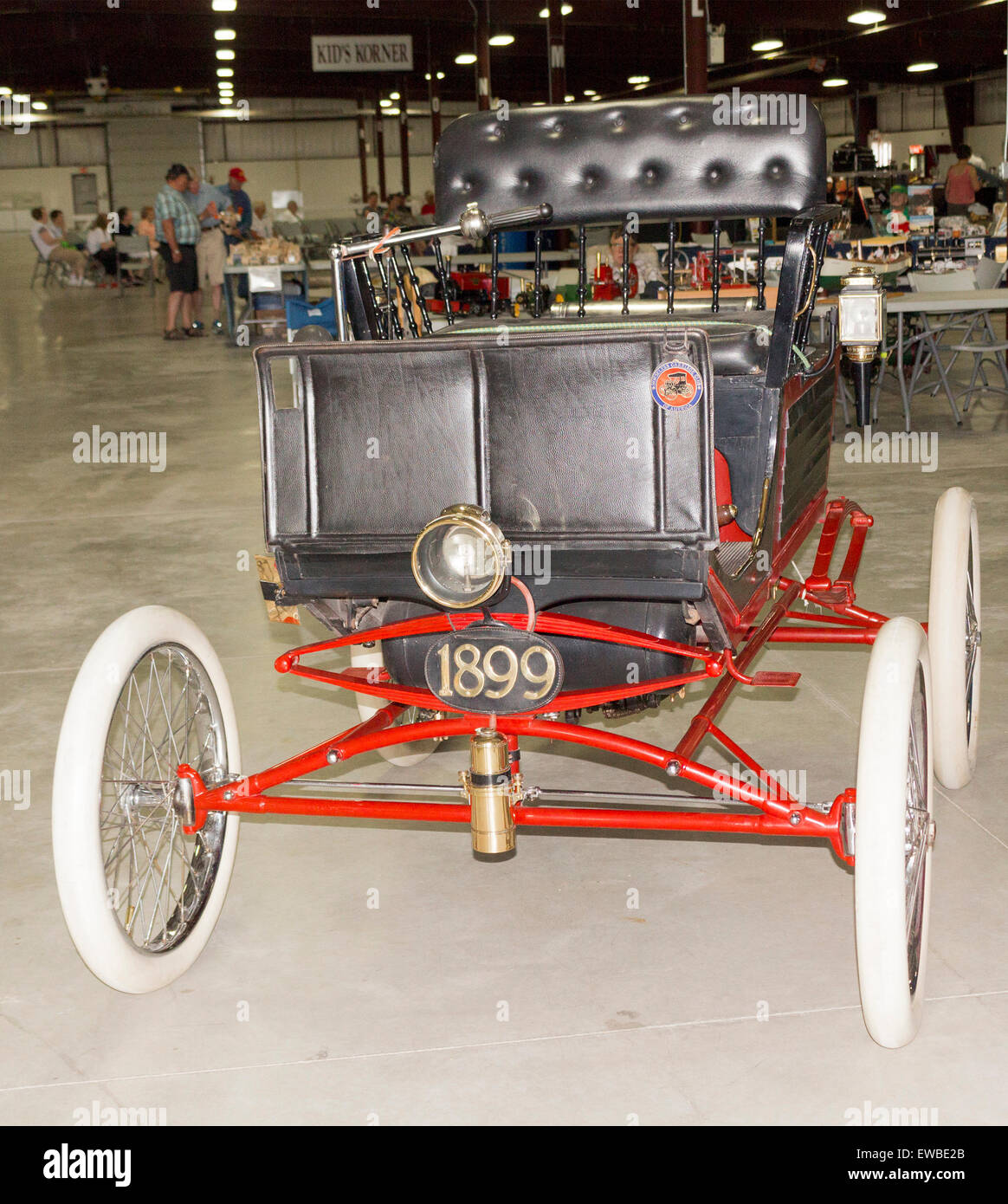 1899 Horseless carrello sul display all'Antique Power Show in Lindsay, Ontario Foto Stock