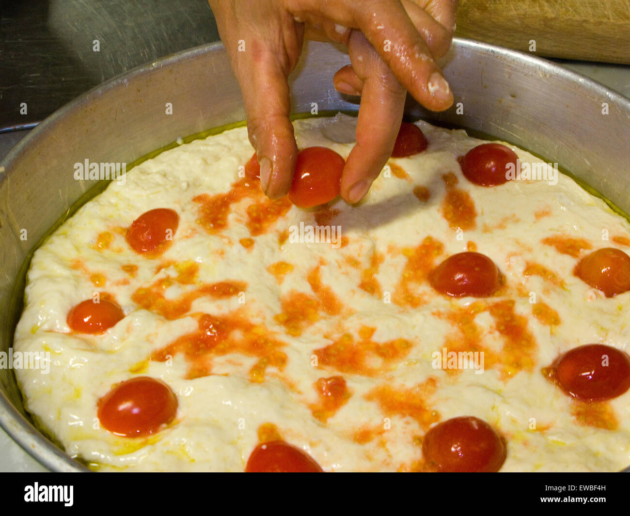 Rendendo foccacia pane Foto Stock
