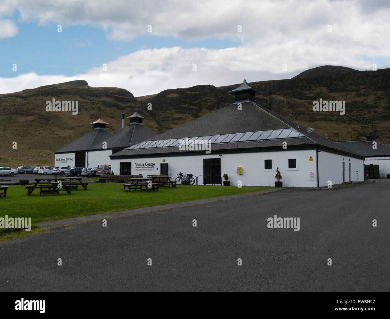 Isola di Arran Distillery e Visitor Center Lochranza Scozia il solo lavorare distilleria di whisky su Arran producendo belle premiato malti Foto Stock