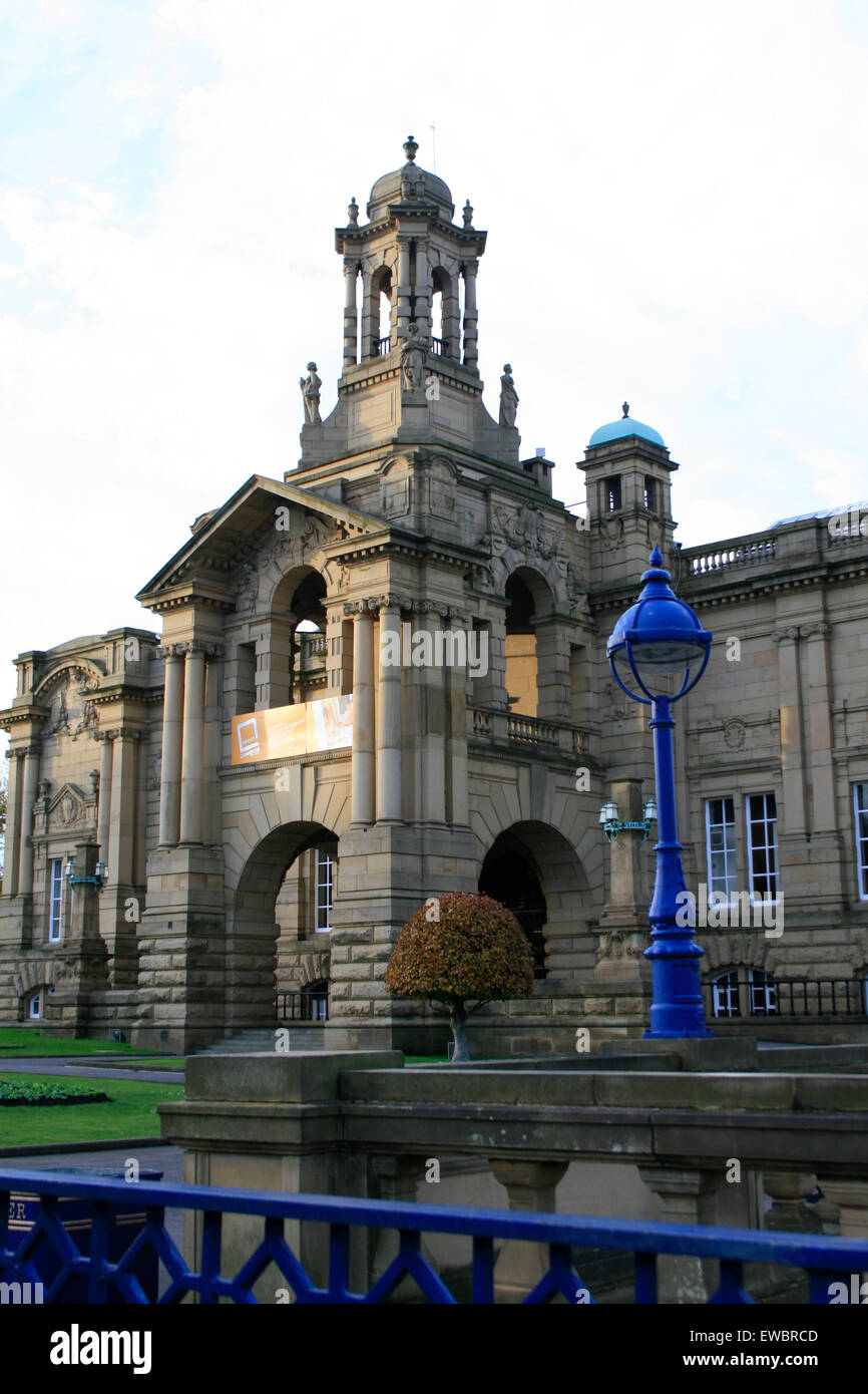 Cartwright Hall, Lister Park, Yorkshire lampione, Cartwright Hall, Lister Park, Yorkshire lampione illuminazione naturale, paesaggio naturale, non filtrato Foto Stock