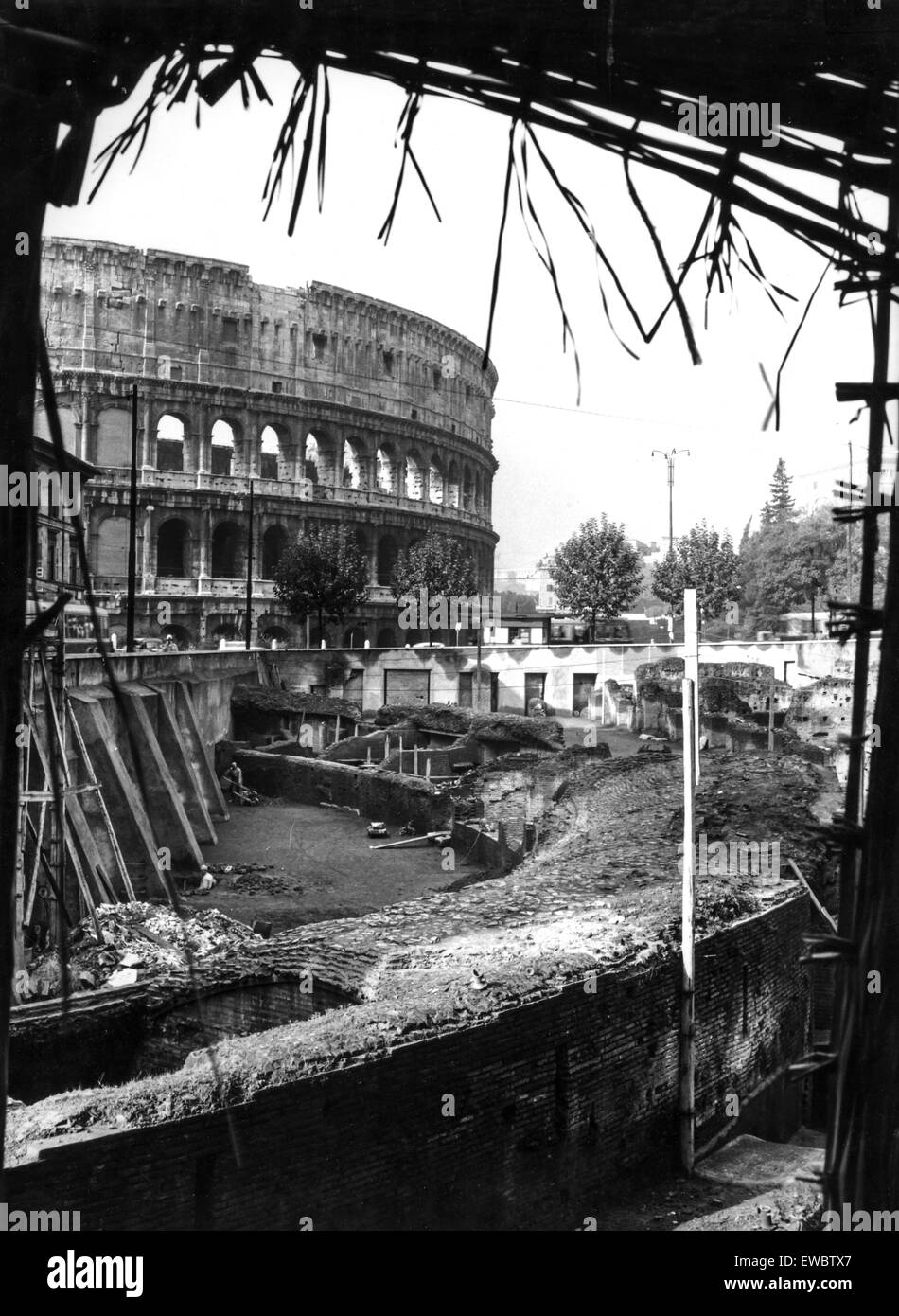 Gli scavi archeologici nel Ludus Magnus il Colosseo,roma 1960 Foto Stock