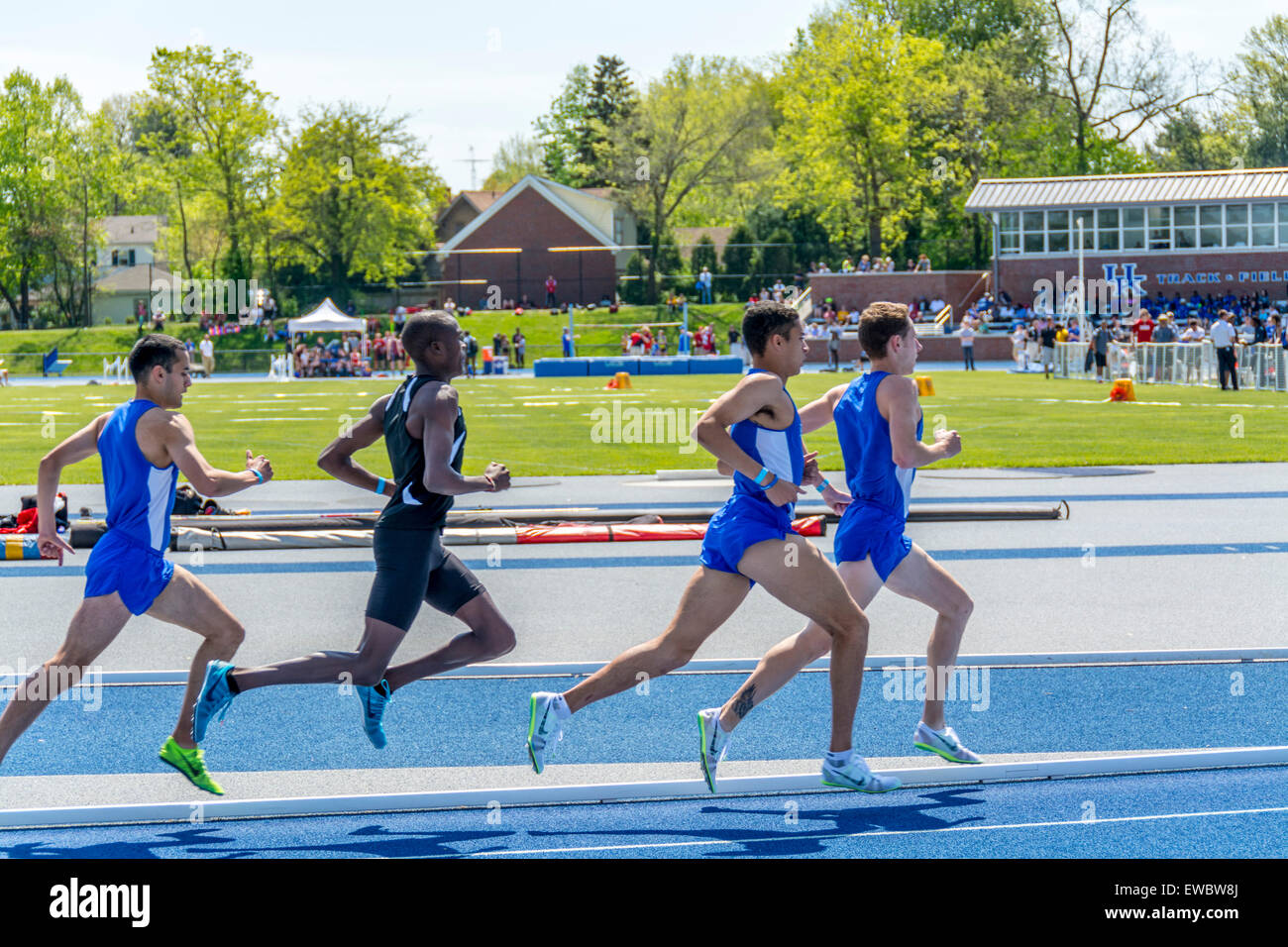 Gara podistica per gli uomini presso il Kentucky relè. Questo è stato tenuto presso l'Università di Kentucky con pista all'aperto e competitivo di campo Foto Stock