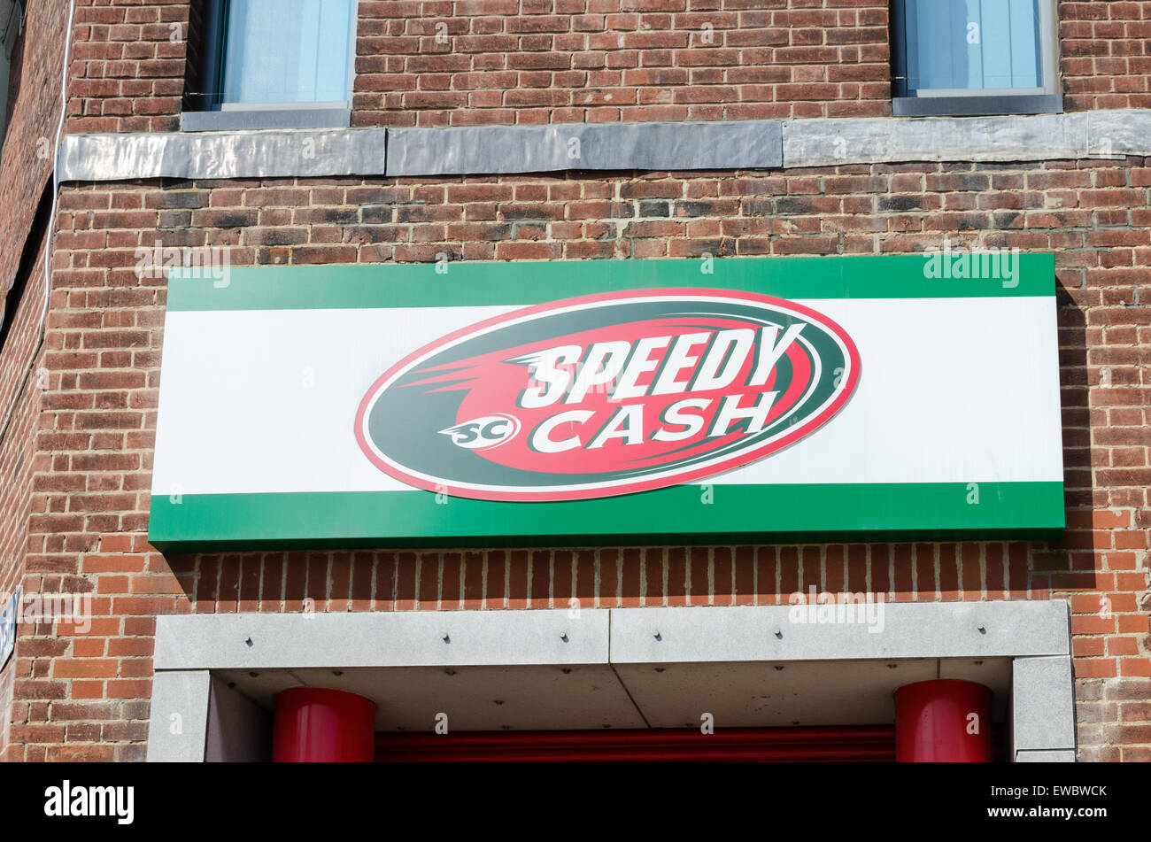Segno sopra ingresso alla Speedy pawnbrokers Cash in Wolverhampton Foto Stock