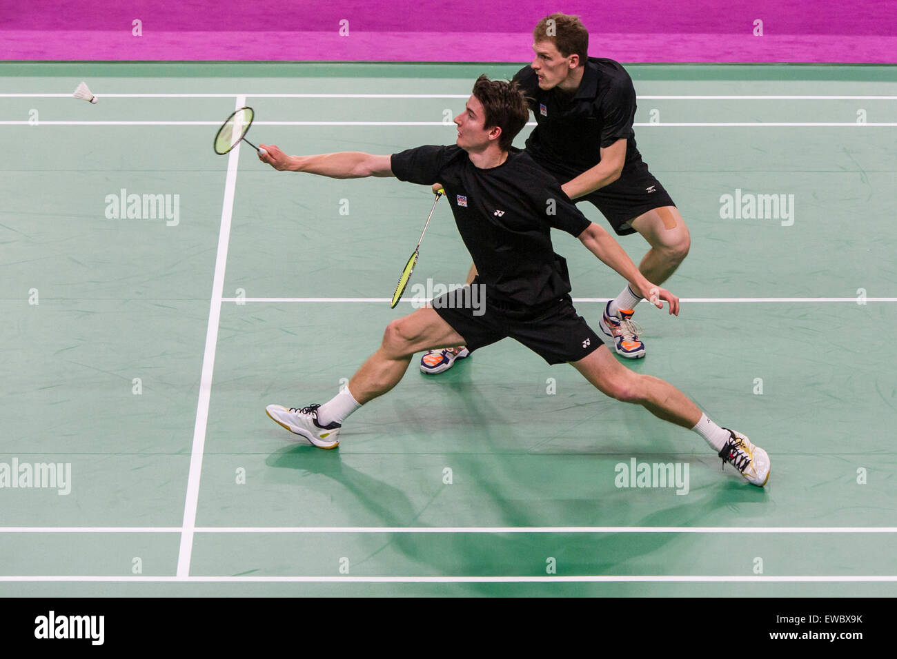 Baku in Azerbaijan. Il 22 giugno, 2015. Giocatori cechi Pavel Florian, destra e Ondrej Kopriva competere in badminton uomini doppio gruppo un match Repubblica Ceca vs Portogallo a Baku 2015 1° Giochi Europei a Baku, in Azerbaijan, il 22 giugno 2015. Credito: CTK/Alamy Live News Foto Stock