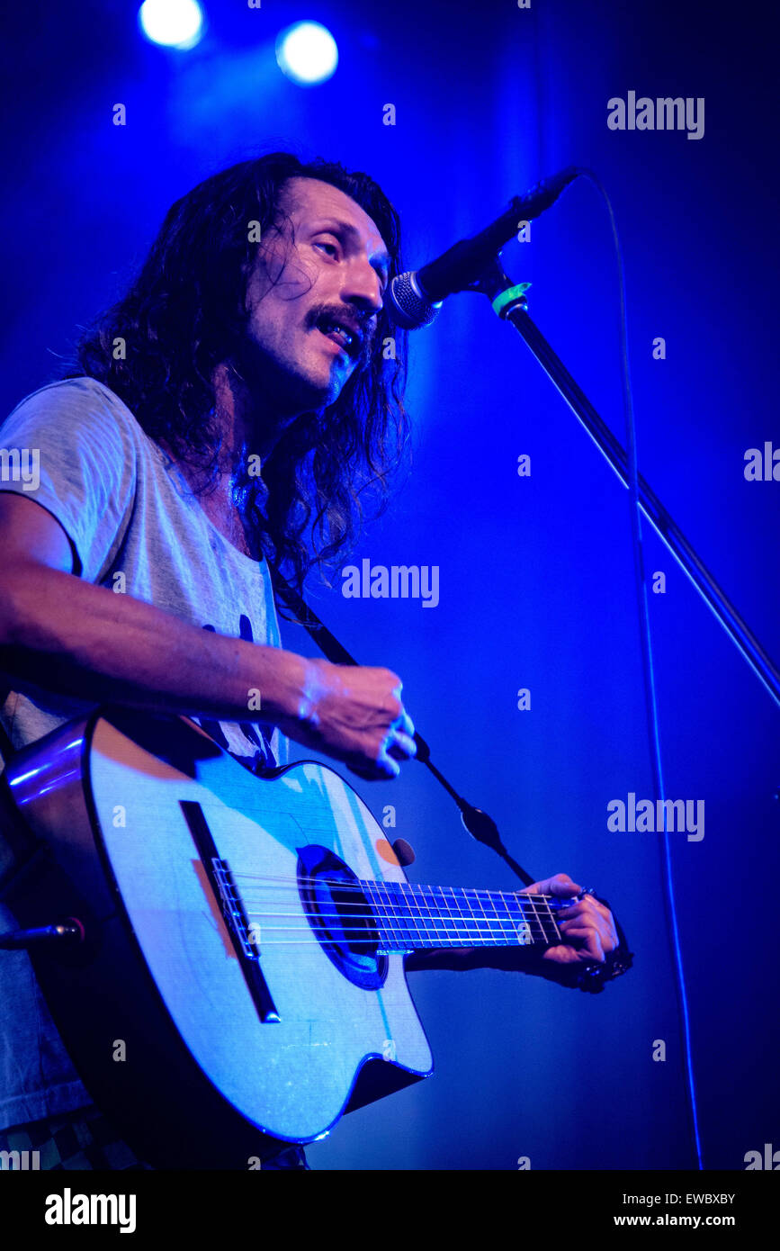 Toronto, Ontario, Canada. Il 21 giugno, 2015. Gypsy punk band da Lower East Side di Manhattan Gogol Bordello soffiava dal tetto al Sound Academy di Toronto. I membri della band: Eugene HÃoeTZ, SERGEY RYABTSEV, PASHA NEWMER, THOMAS GOBENA, BORIS PELEKH, OLIVER CHARLES, ELIZABETH SUN, PEDRO ERAZO Credit: Igor Vidyashev/ZUMA filo/Alamy Live News Foto Stock