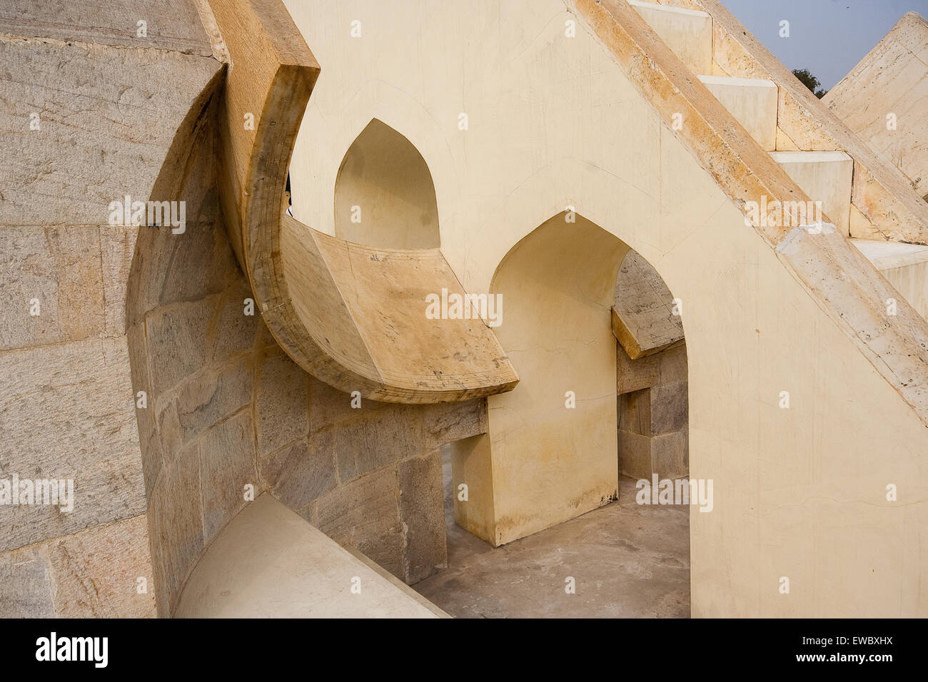Parte di Jantar Mantar monumento di Jaipur, Rajasthan. Foto Stock
